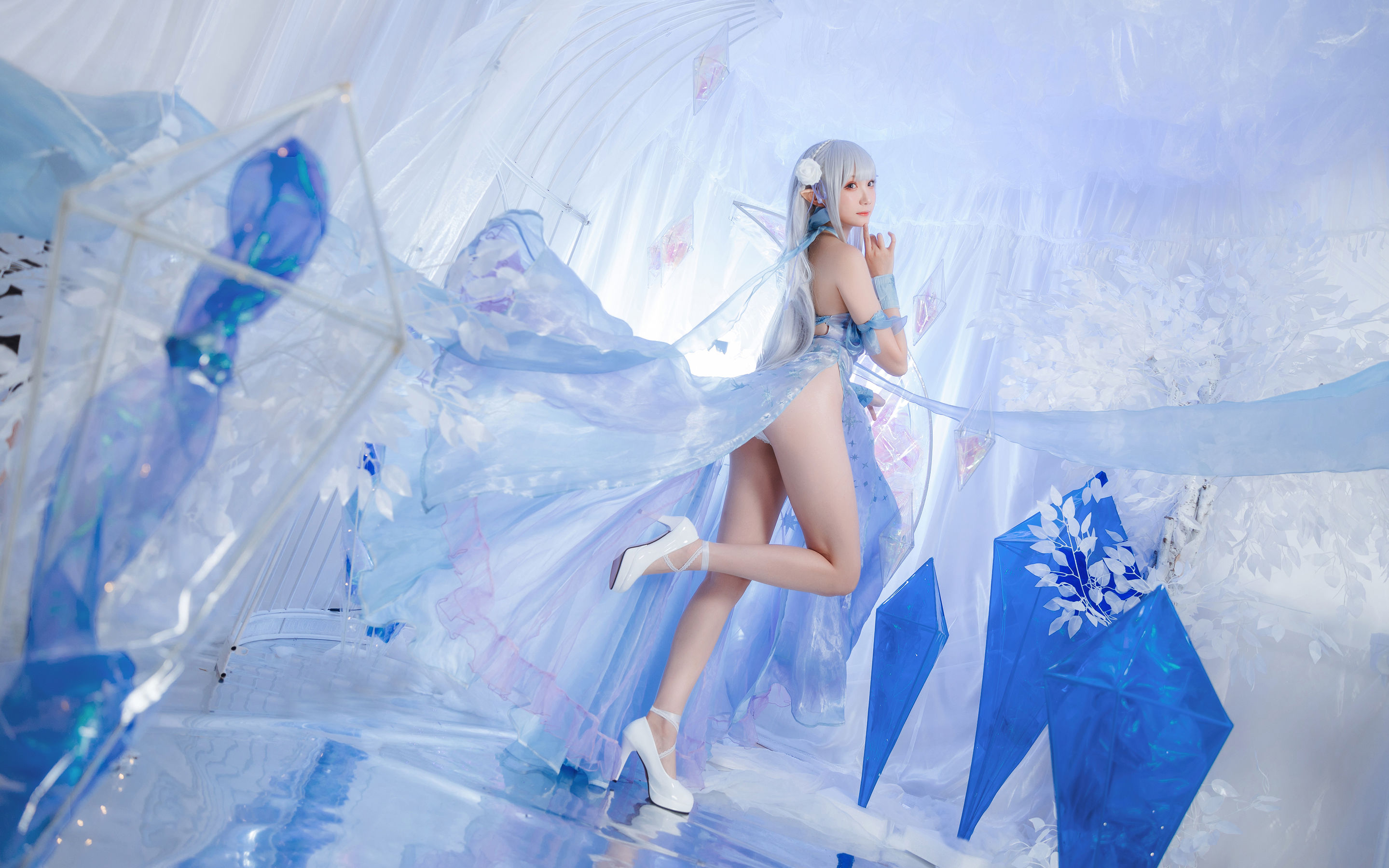 Coser瓜希酱福利 – 爱蜜莉雅 水晶礼服 [28P]