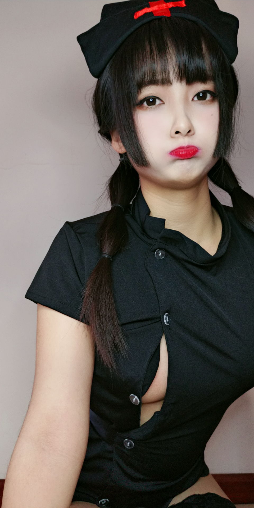 [Cosplay写真] 动漫博主洛璃LoLiSAMA – 情人节小护士 [90P]