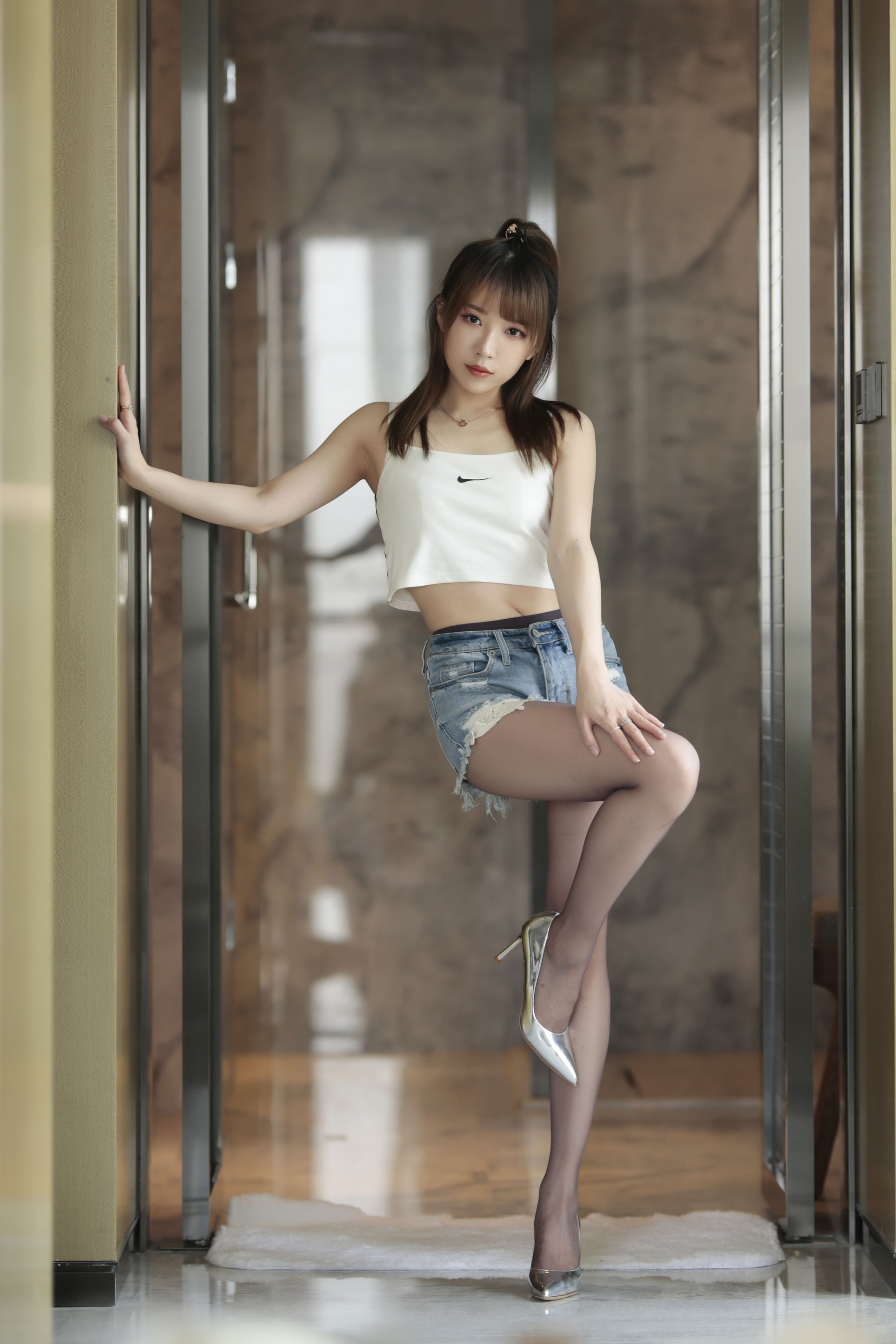 斗鱼主播小女巫露娜 – 牛仔小裤裤 [84P]