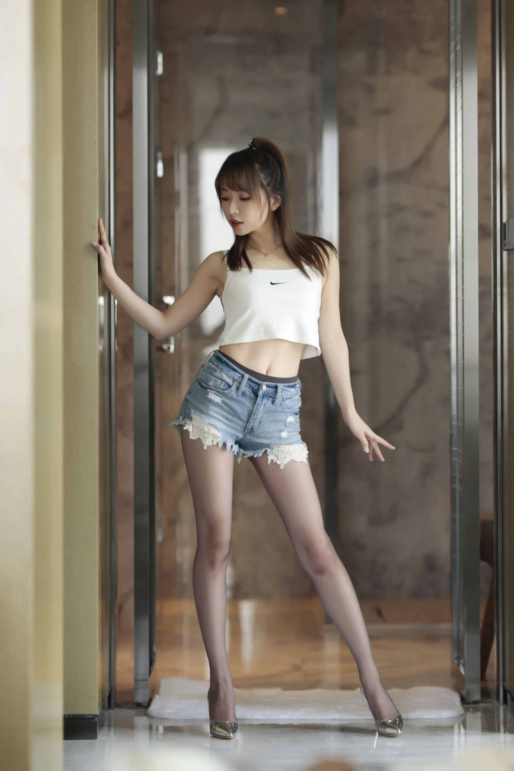 斗鱼主播小女巫露娜 – 牛仔小裤裤 [84P]