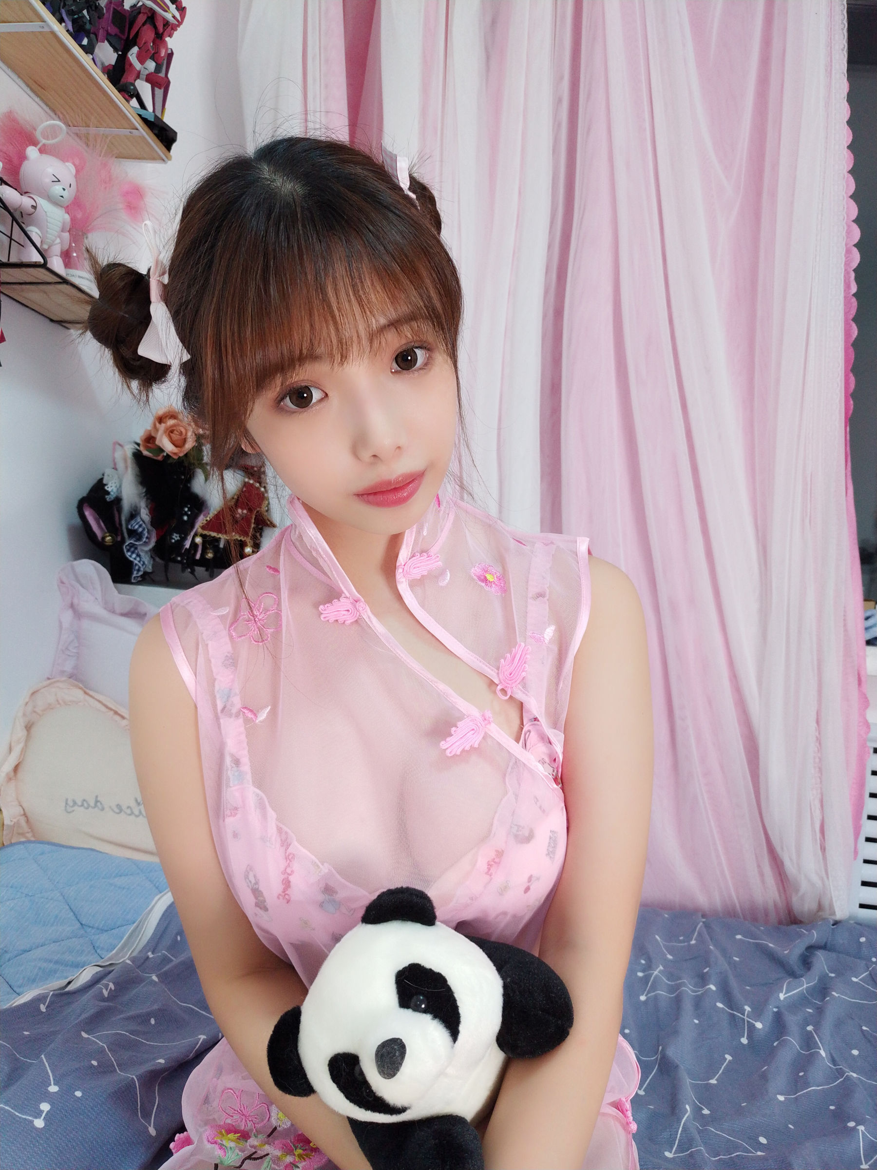 动漫博主雯妹 – 自拍本(1号本)旗袍 [19P]