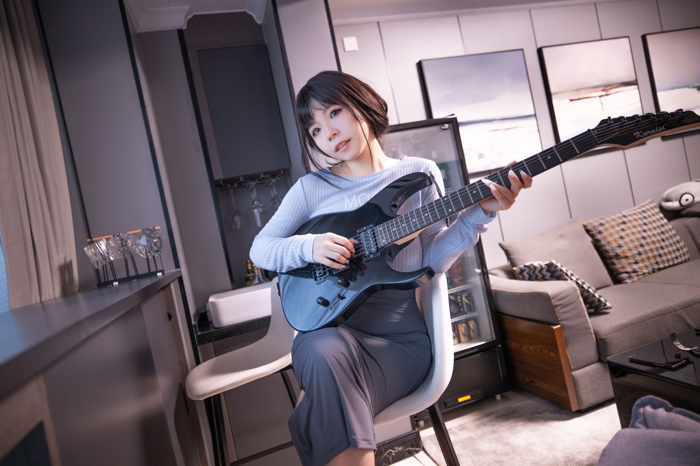 自闭颜球球(无颜小天使wy) – 吉他妹妹2.0 [38P]