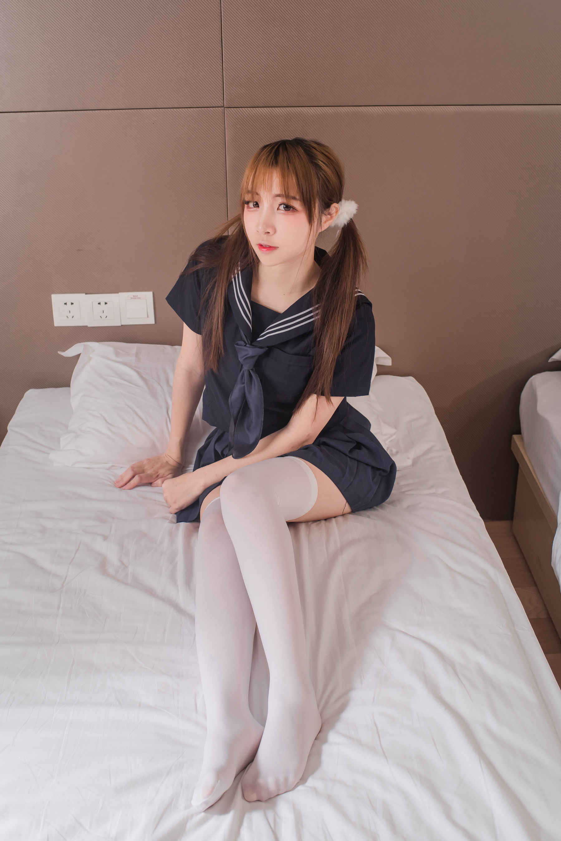 人气Coser二佐Nisa 制服黑三本 [42P]