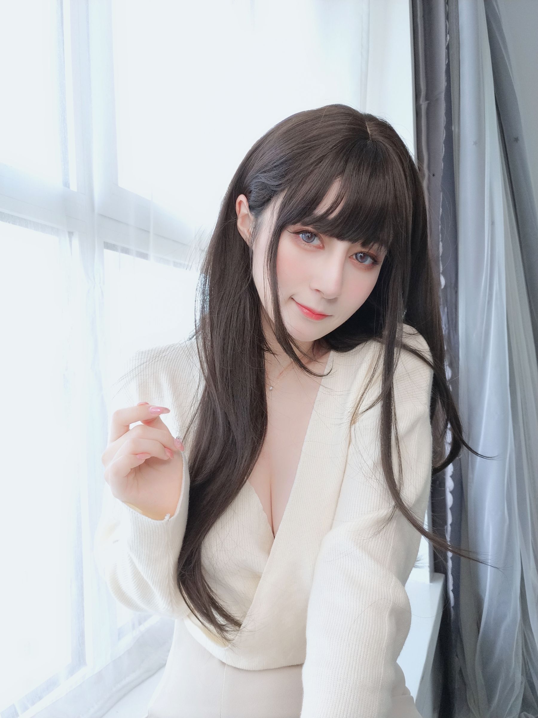 Coser小姐姐白银 – OL丝情 [24P]