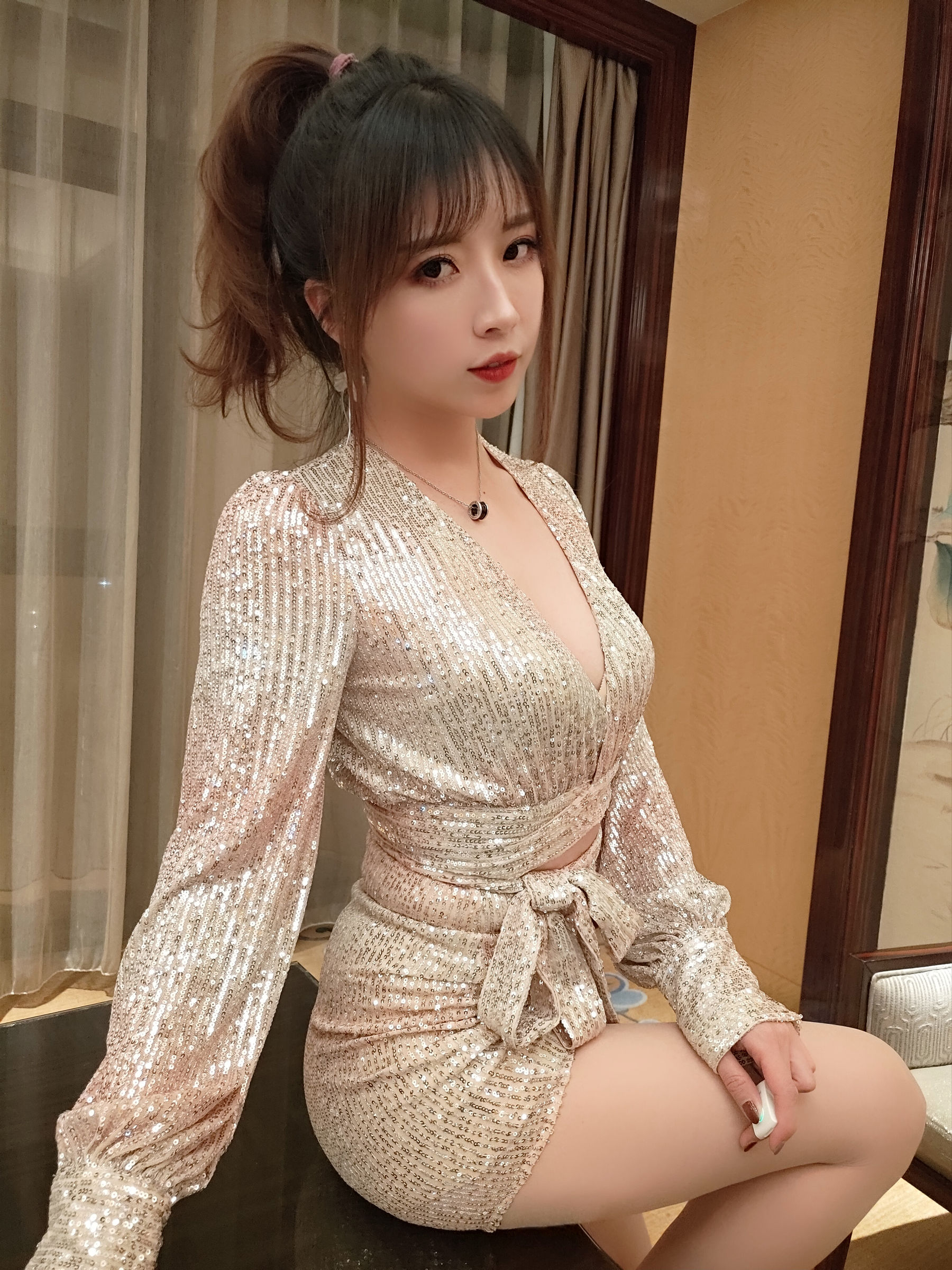 斗鱼主播小女巫露娜 – 亮片裙肉丝 [22P]