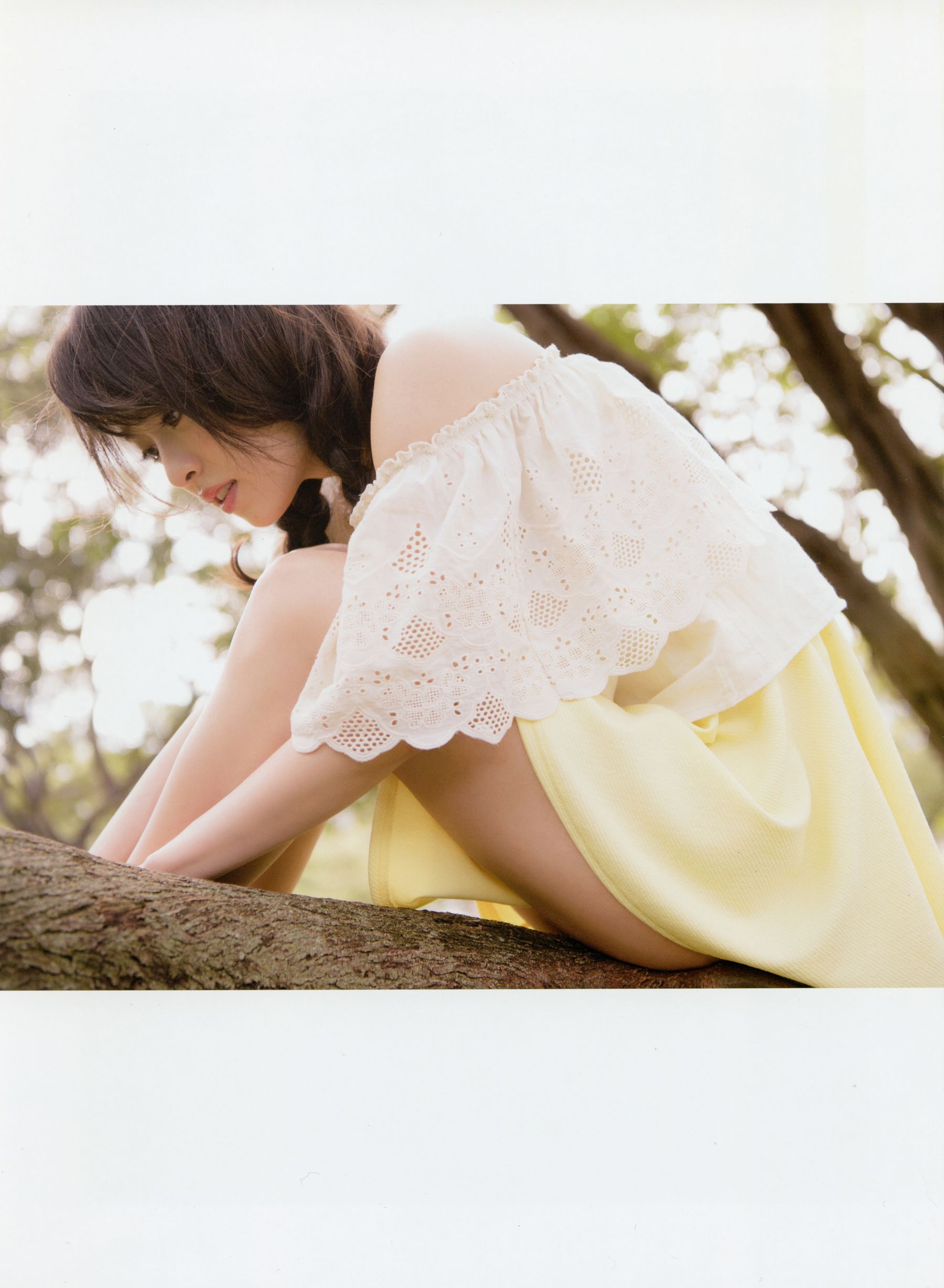 Rika Izumi 泉里香 1st Photobook「Rika!」 [126P]