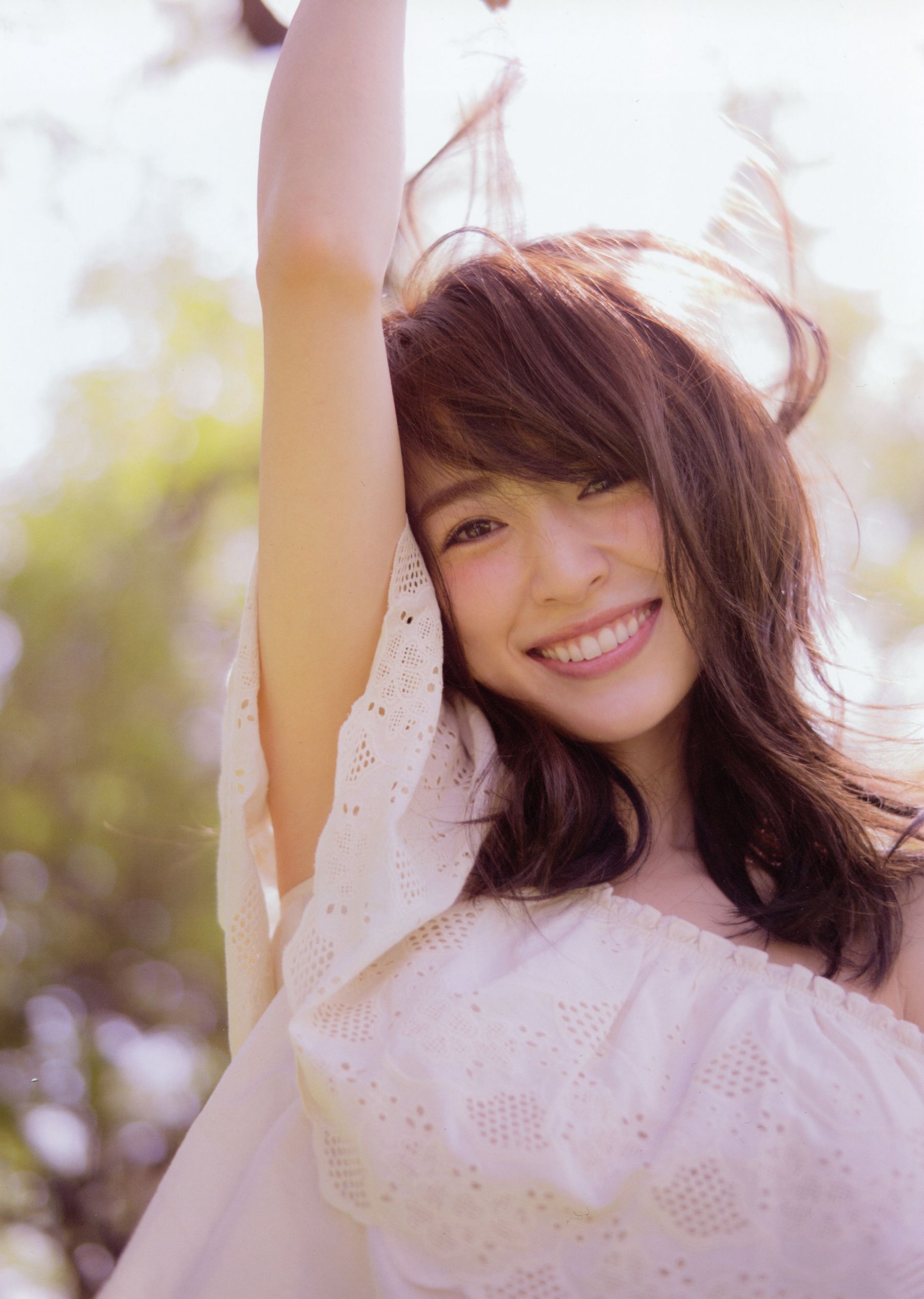 Rika Izumi 泉里香 1st Photobook「Rika!」 [126P]