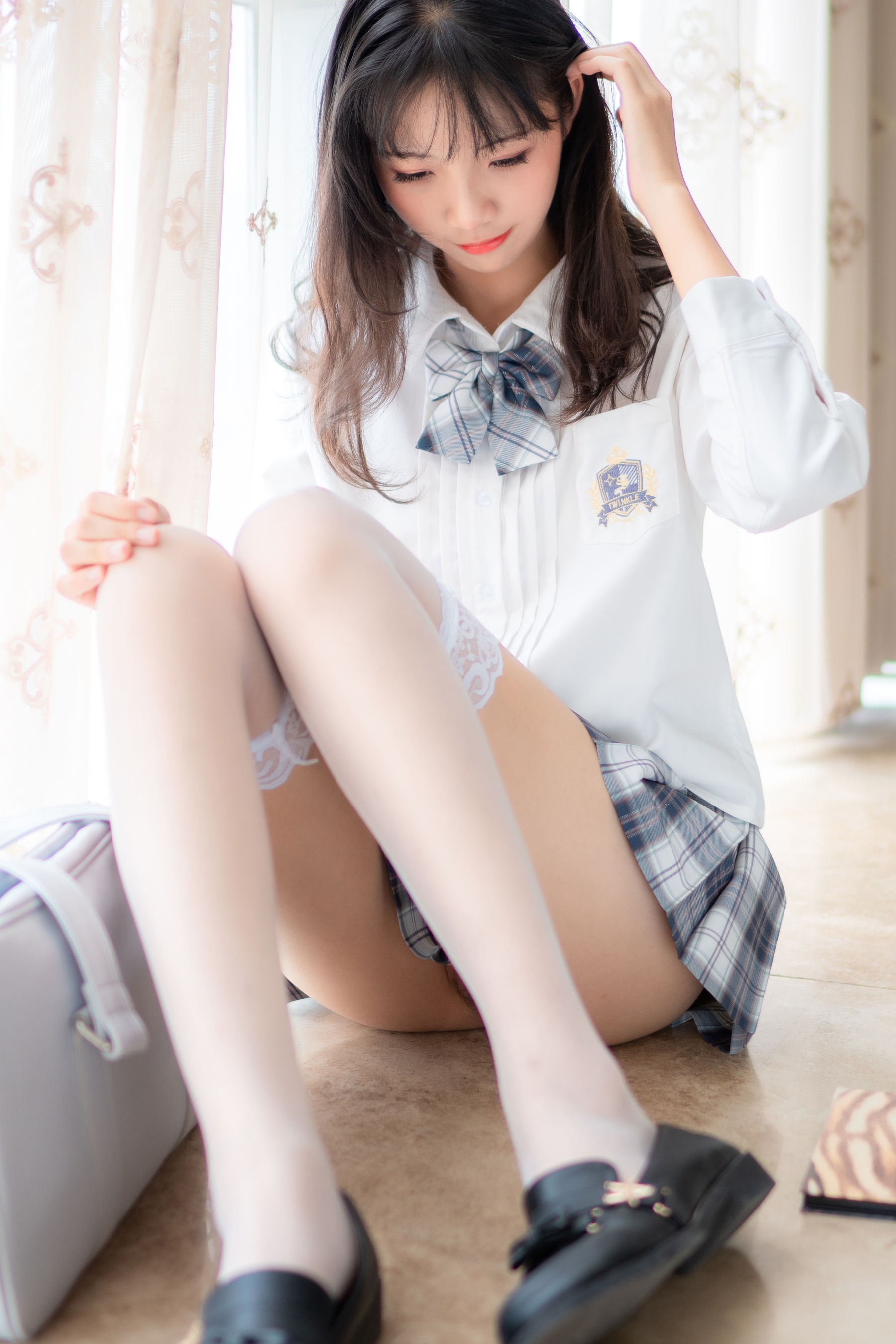 清纯妹子西瓜 – JK格子裙 [23P]