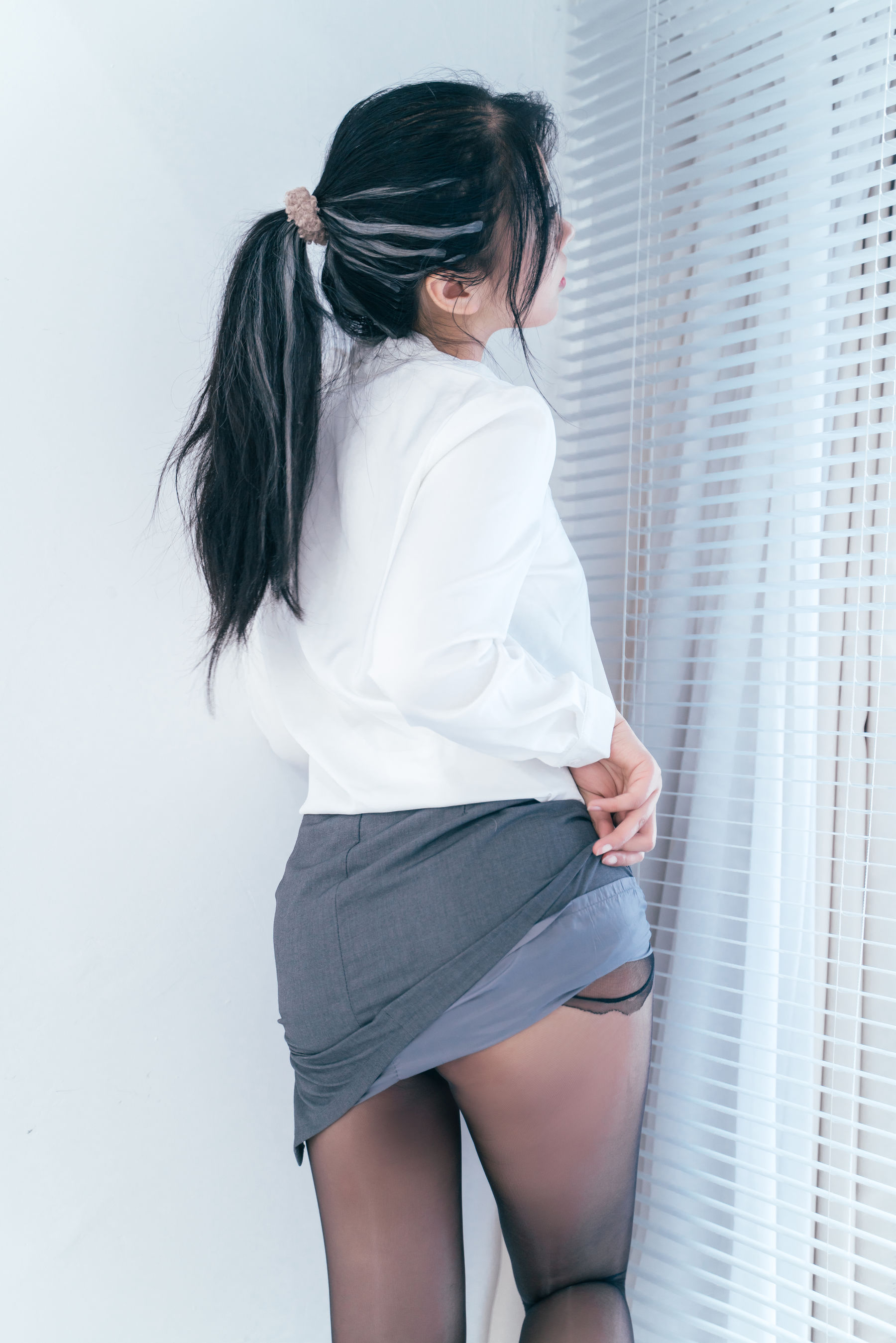 轩萧学姐 – OL私袜诱惑 [34P]