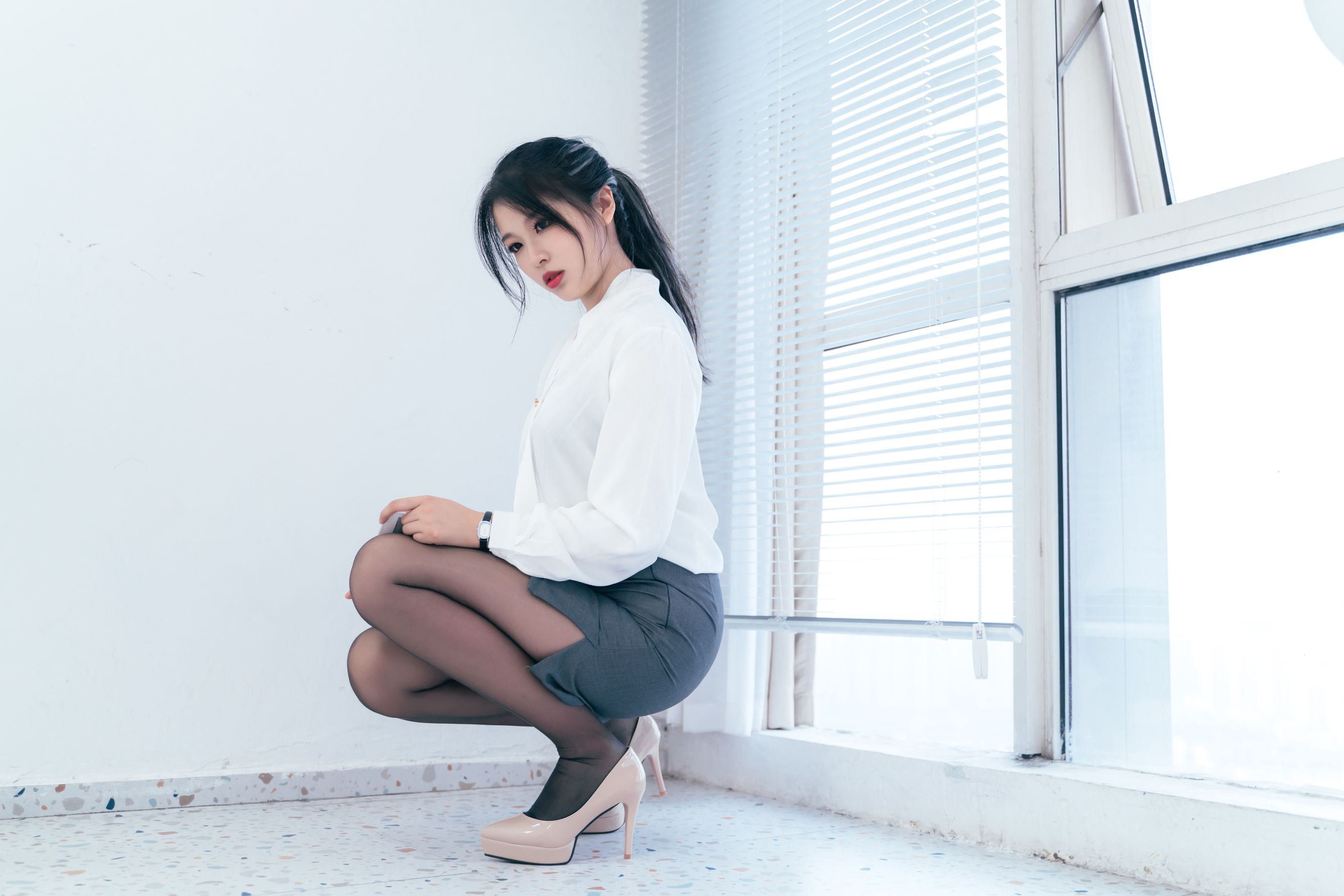 轩萧学姐 – OL私袜诱惑 [34P]