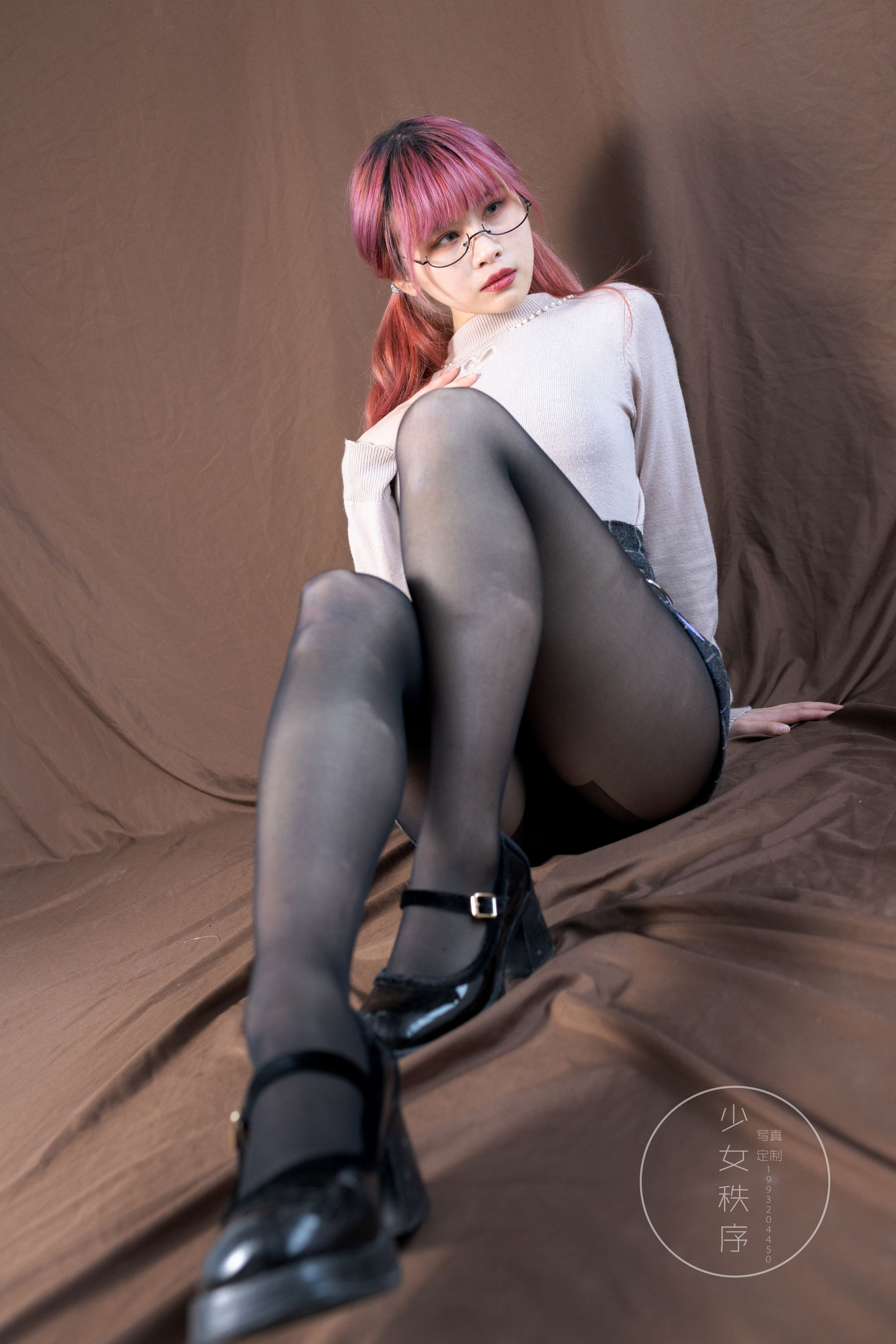 动漫博主田璐璐 – 少女秩序 黑丝 [19P]