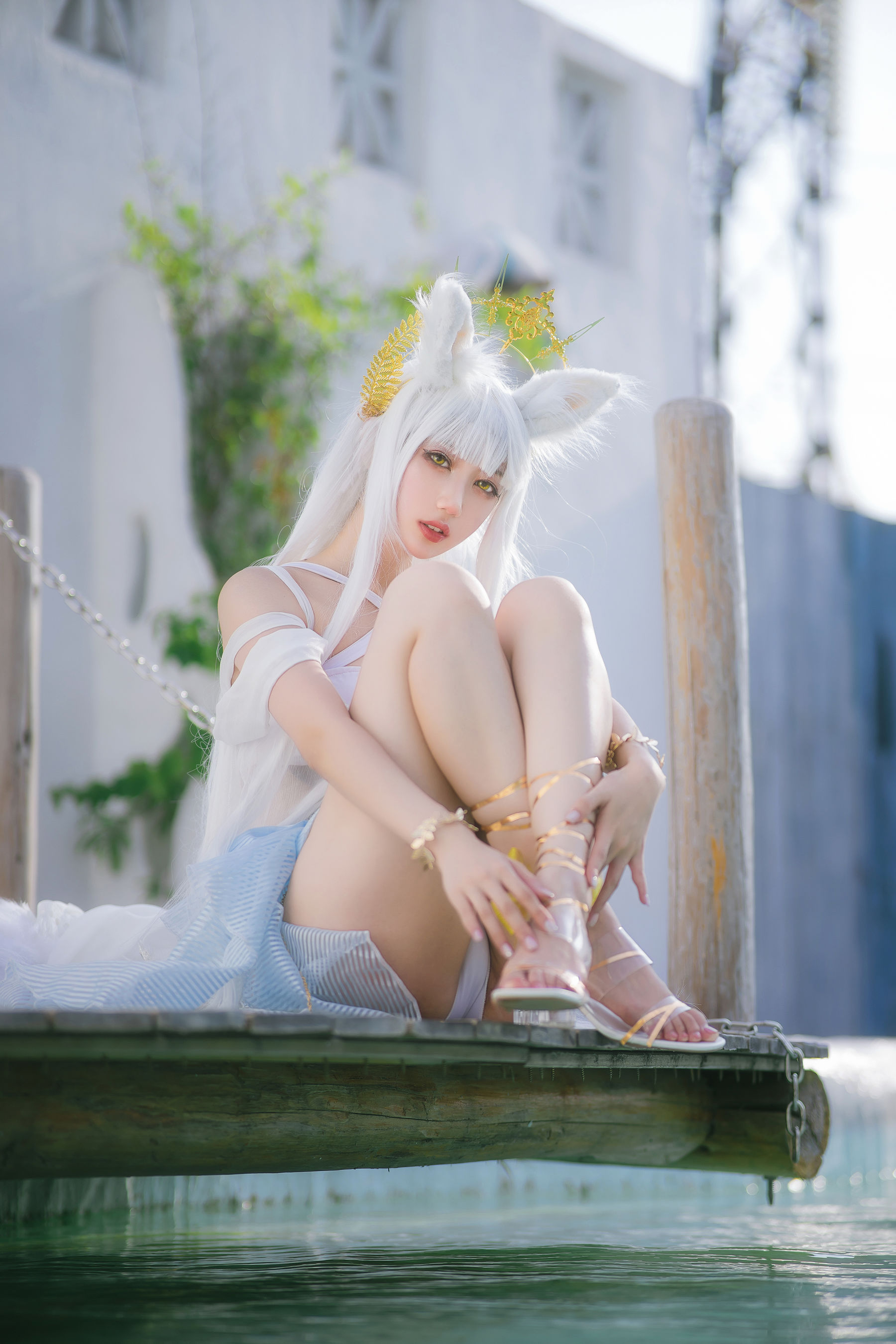 周叽是可爱兔兔 – 白金泳装 [23P]