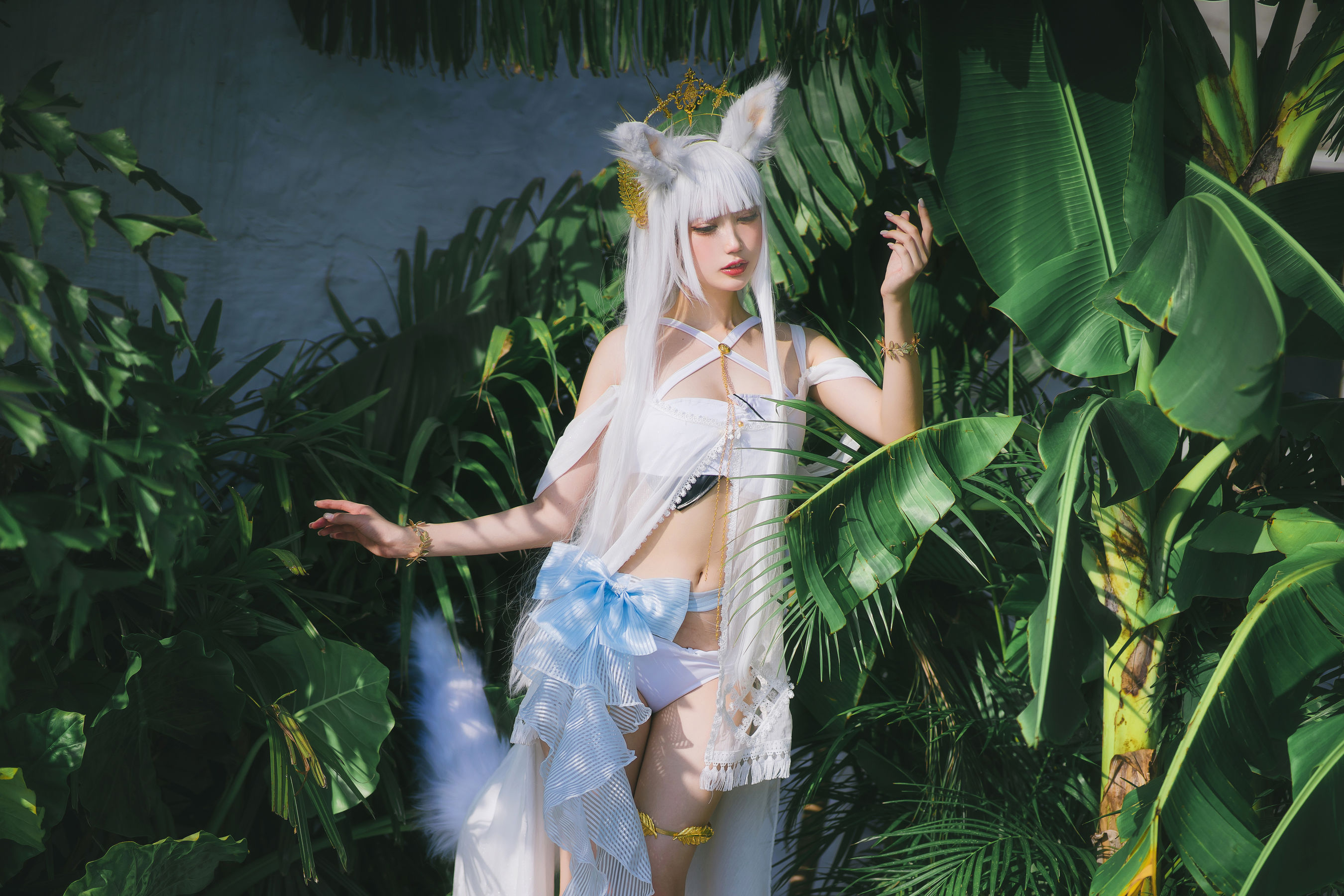 周叽是可爱兔兔 – 白金泳装 [23P]