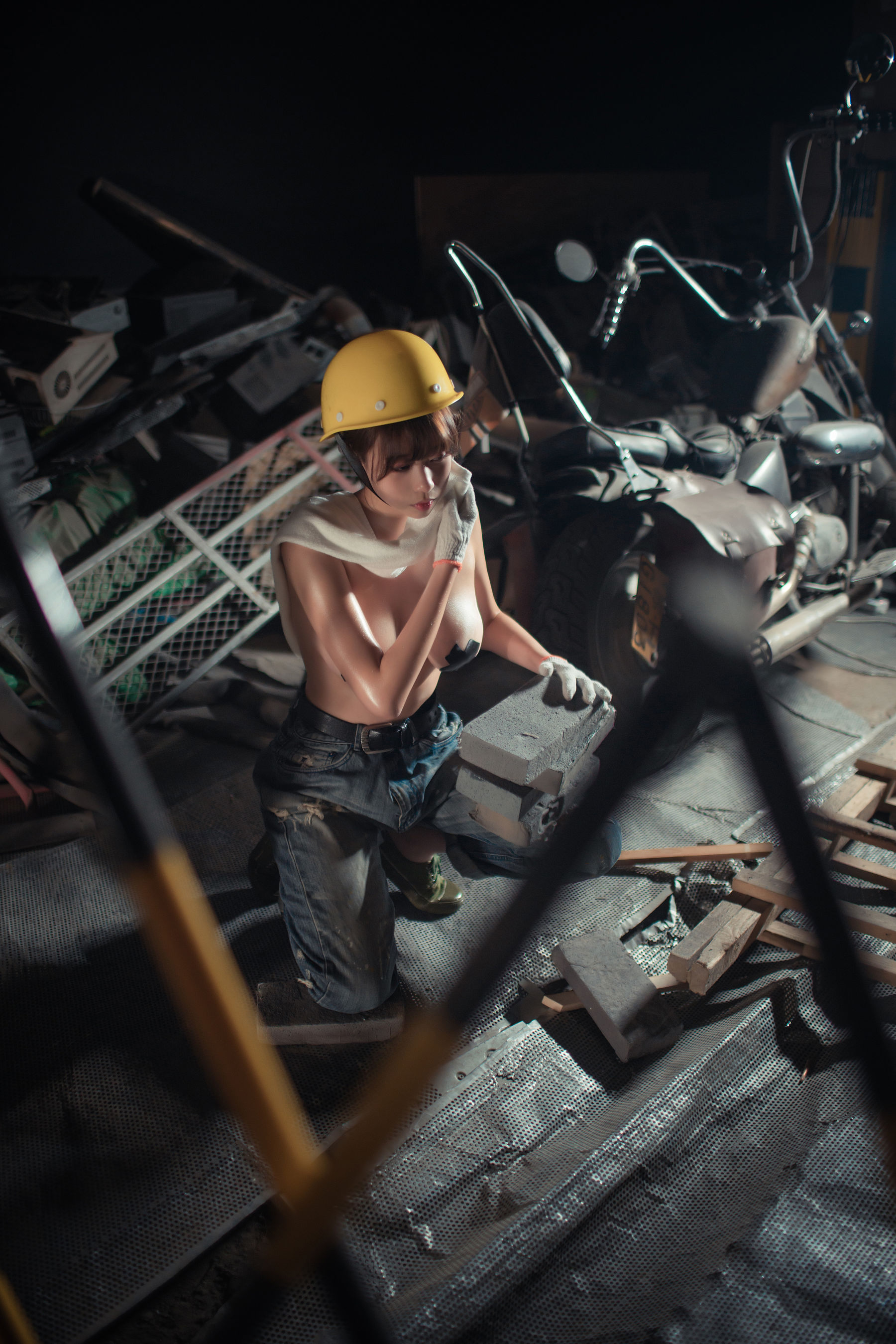 [Cosplay写真] 萌妹奈汐酱nice – 咱们工人有力量 [35P]