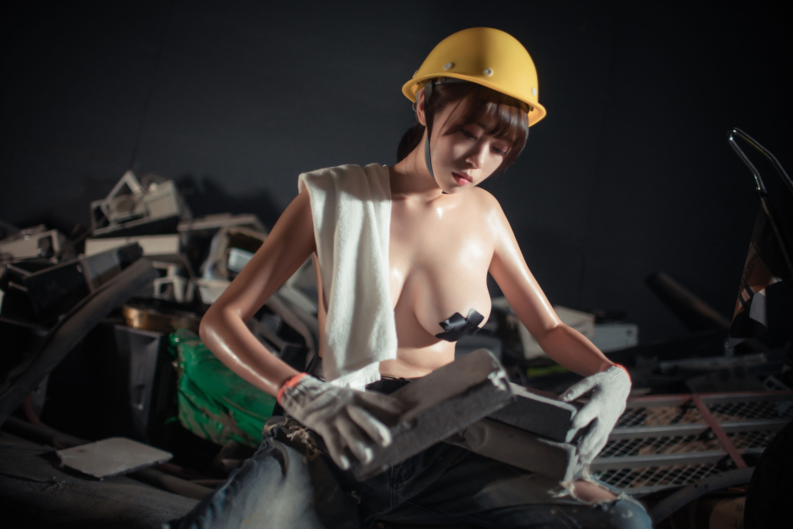 [Cosplay写真] 萌妹奈汐酱nice – 咱们工人有力量 [35P]