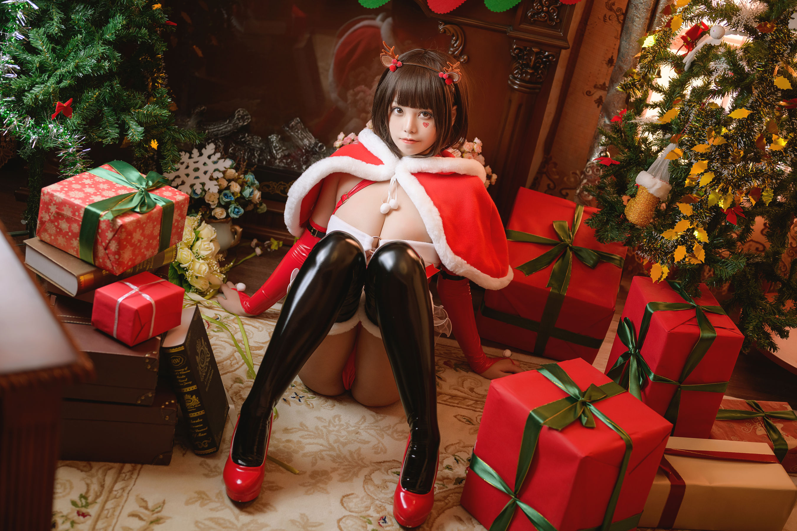 [Cosplay写真] 萌系小姐姐蜜汁猫裘 – 圣诞礼物 [40P]