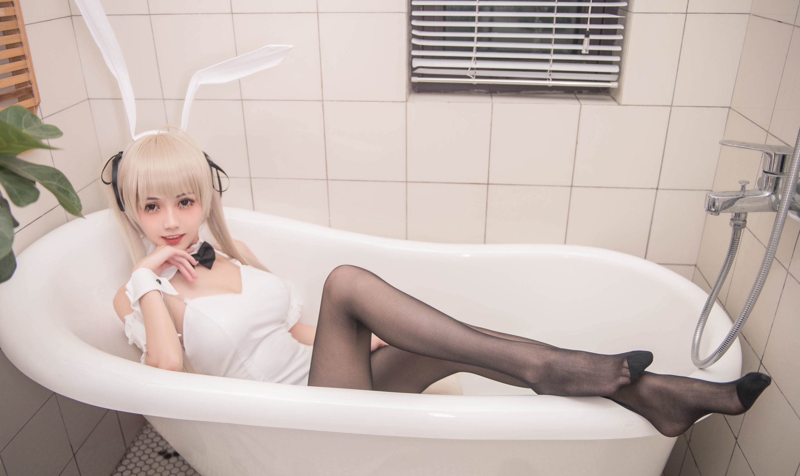 [萝莉COS] 小妖精你的负卿 – 穹妹兔女郎 [18P]