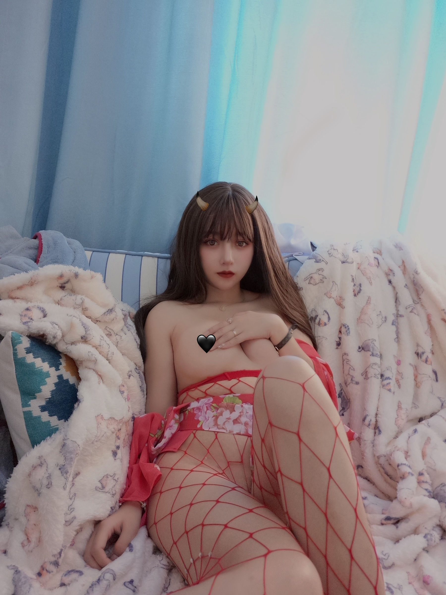 斗鱼米线线sama – 红色网袜 [17P]