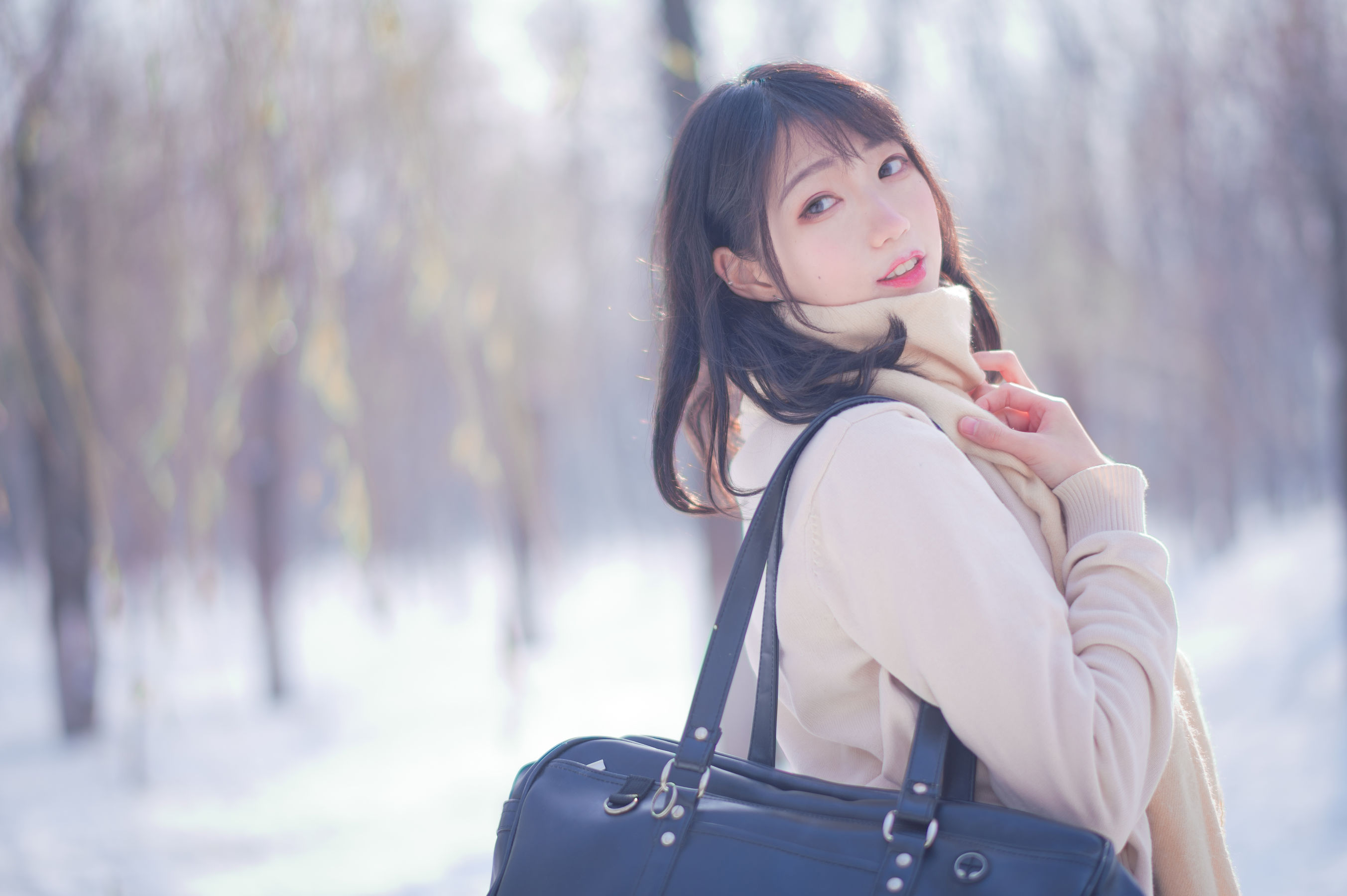 周叽是可爱兔兔 – 雪景JK [15P]