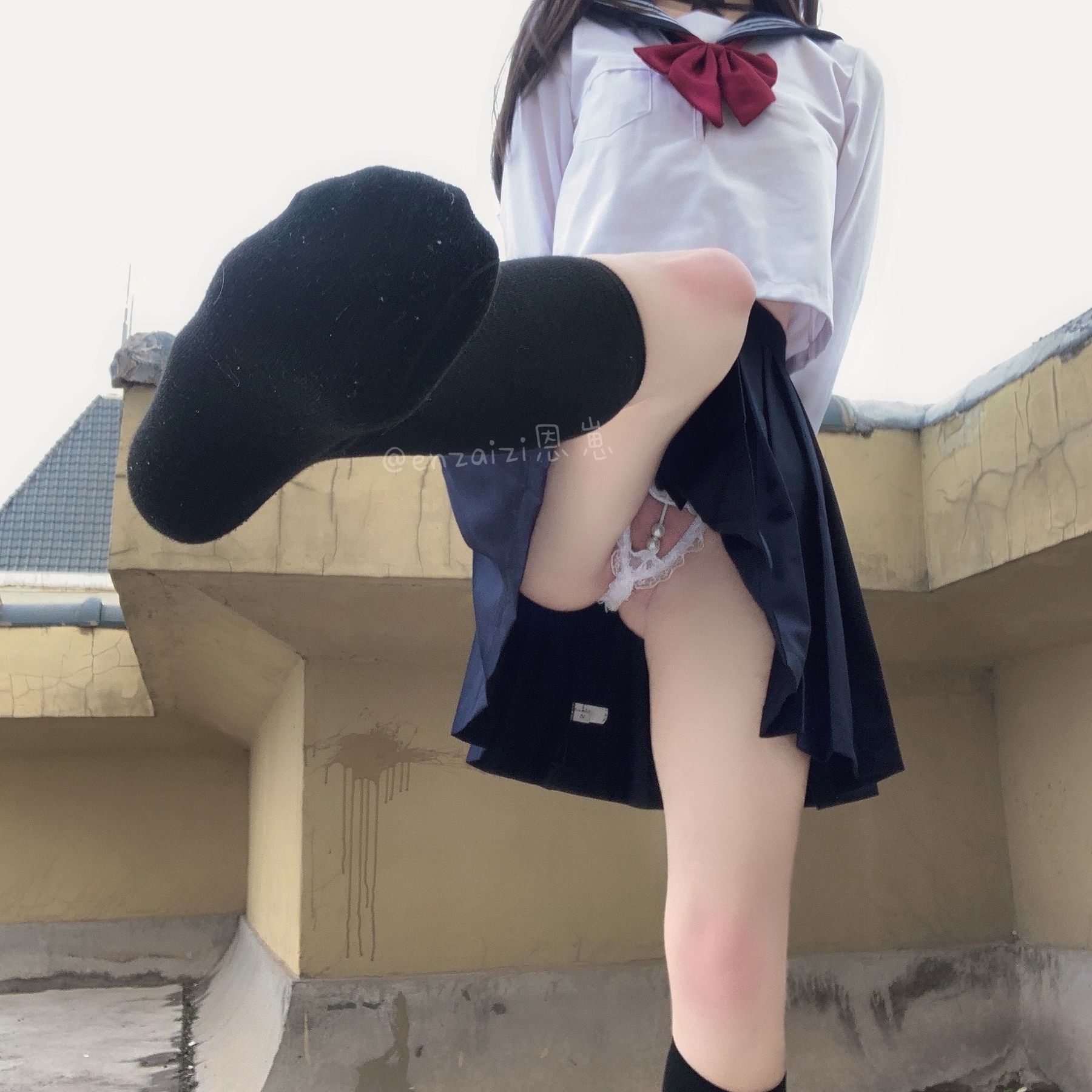 恩崽 – 天台水手服 [123P]