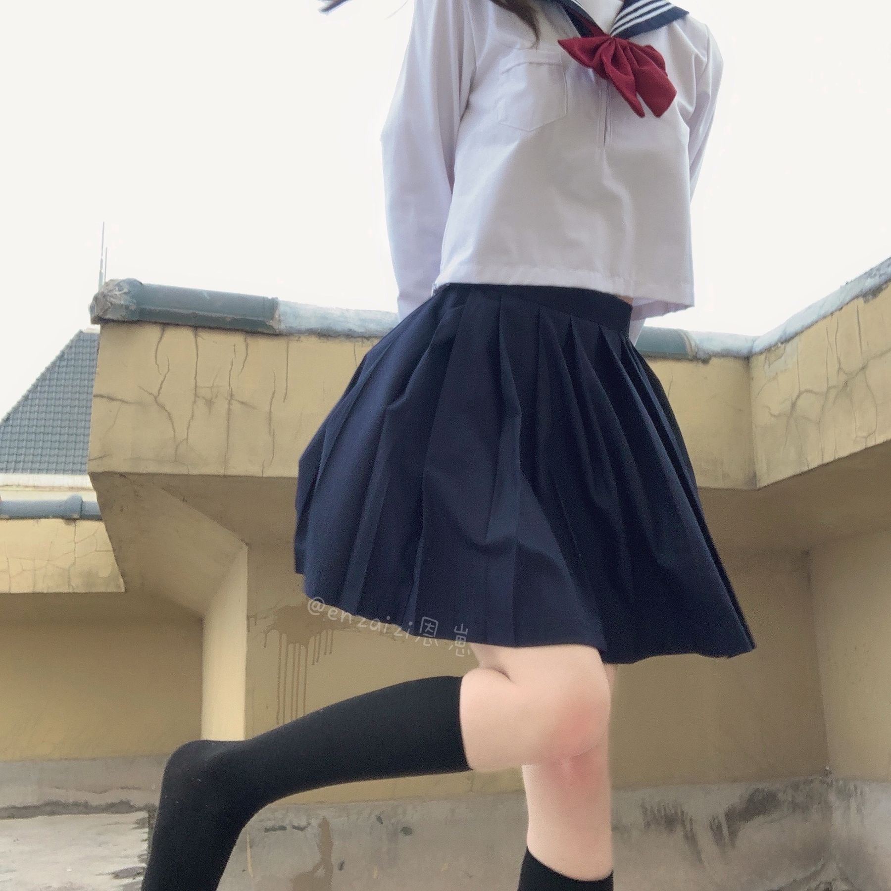 恩崽 – 天台水手服 [123P]