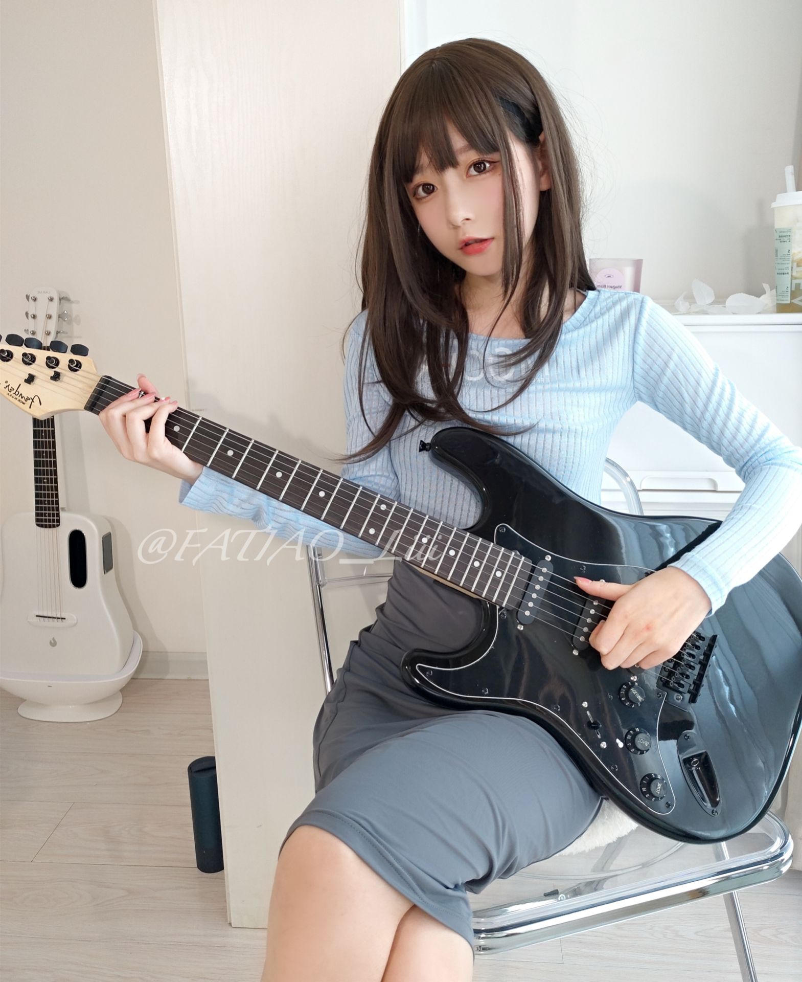 迷之呆梨(发条少女) – 吉他妹妹 [99P]