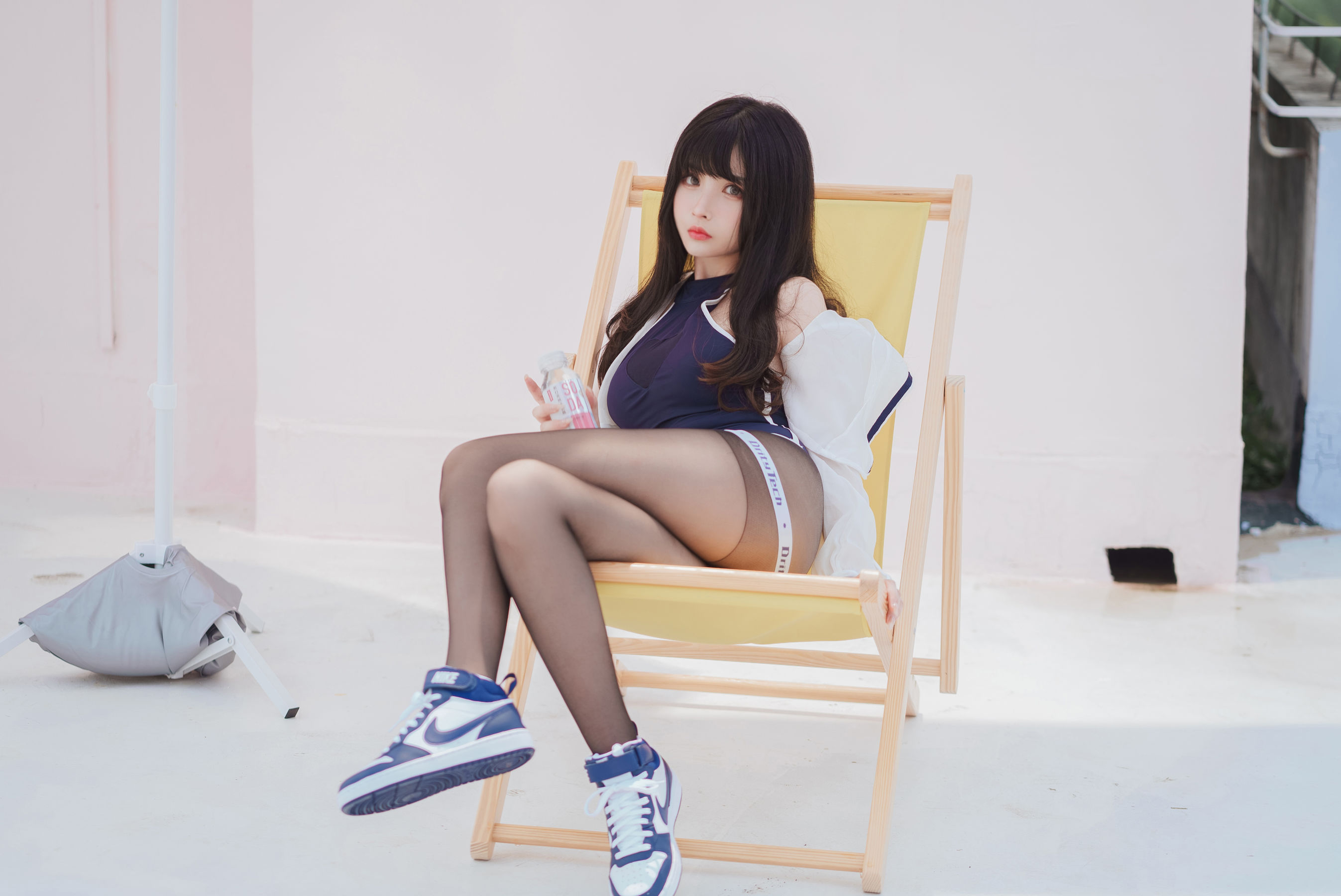 COS福利rioko凉凉子 – 天台竞泳 [50P]