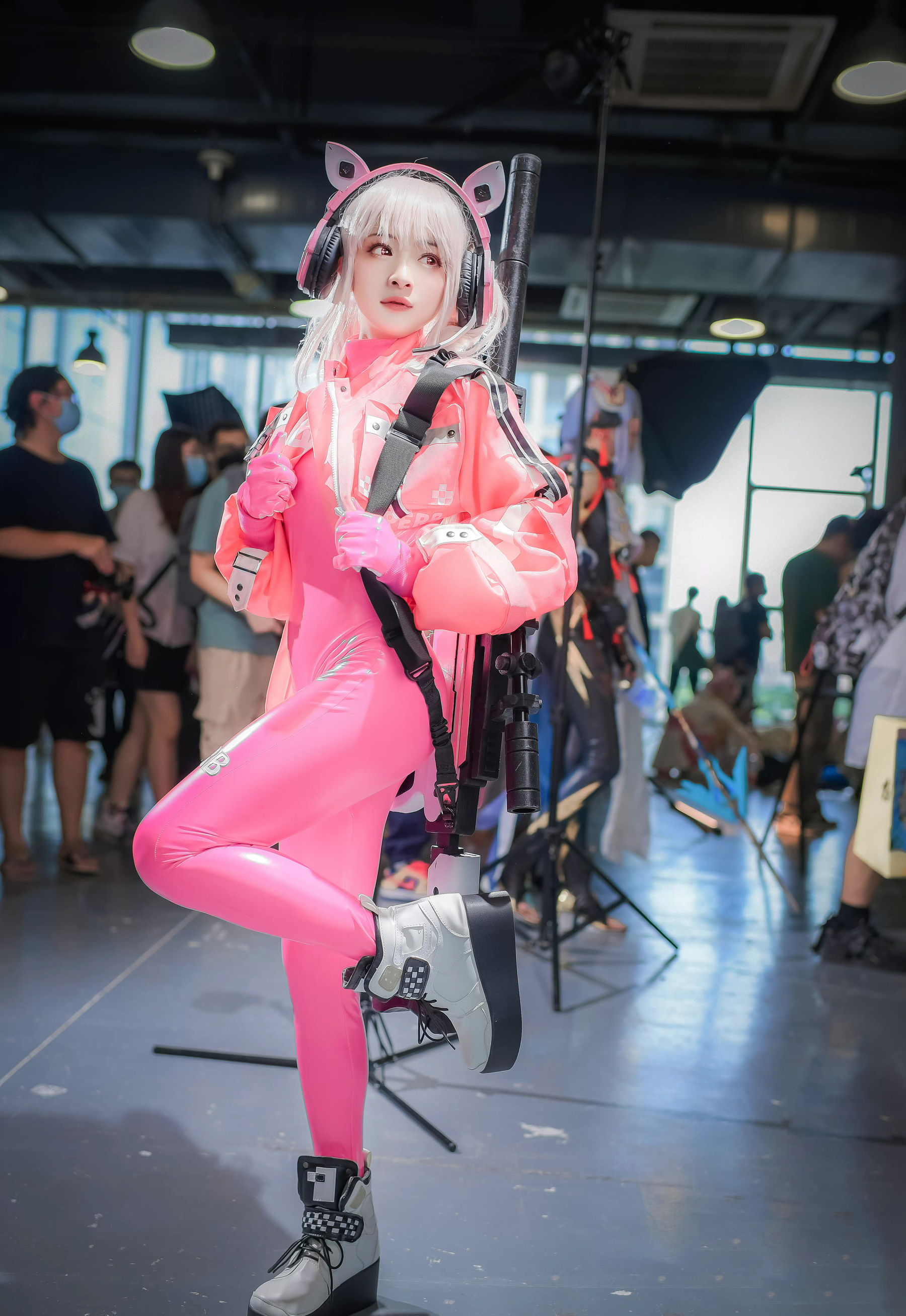 动漫博主九九八XY – 萤火虫漫展 NIKKE 胜利女神 爱丽丝 [18P]