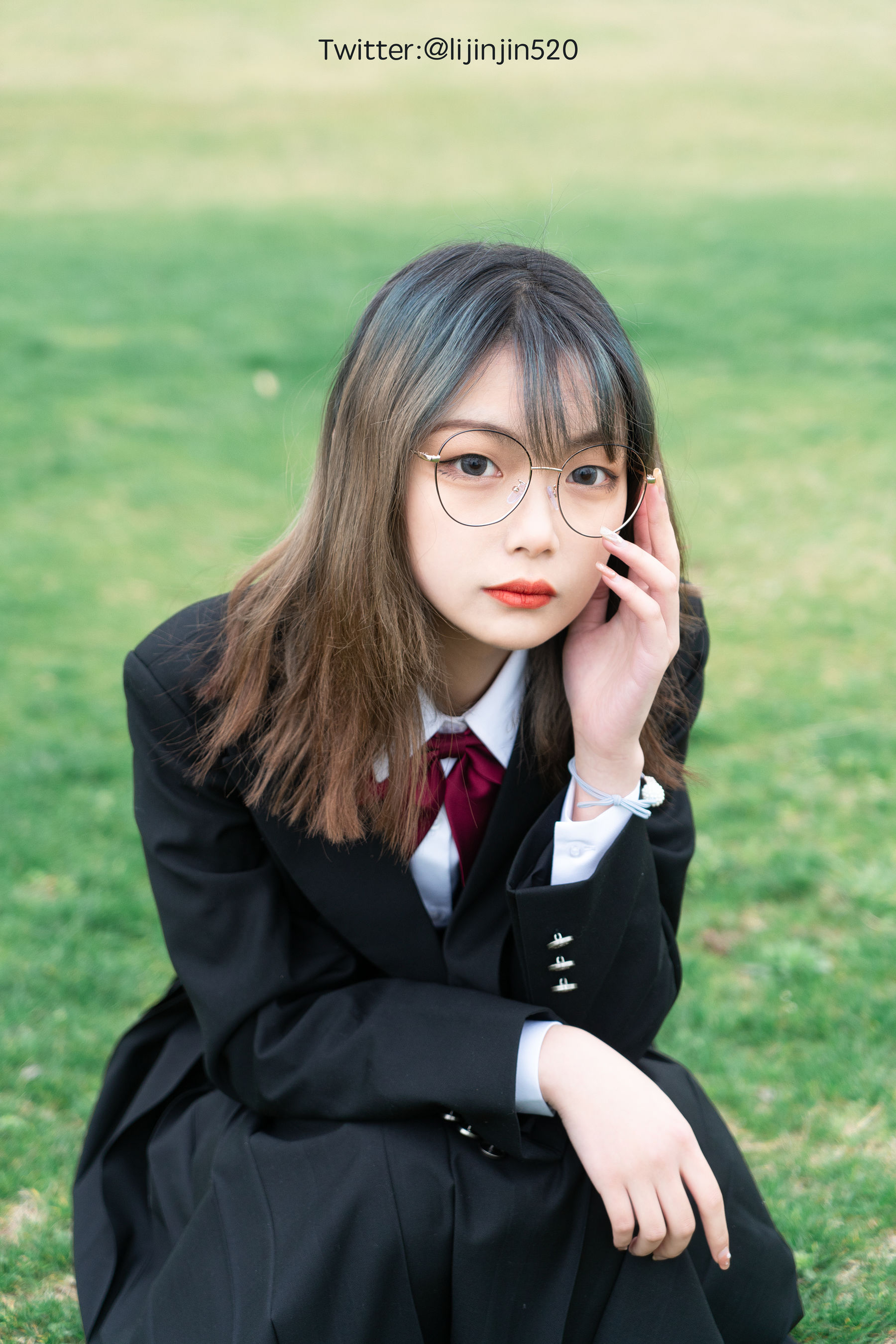 梨瑾瑾 – 户外黑长服 [20P]