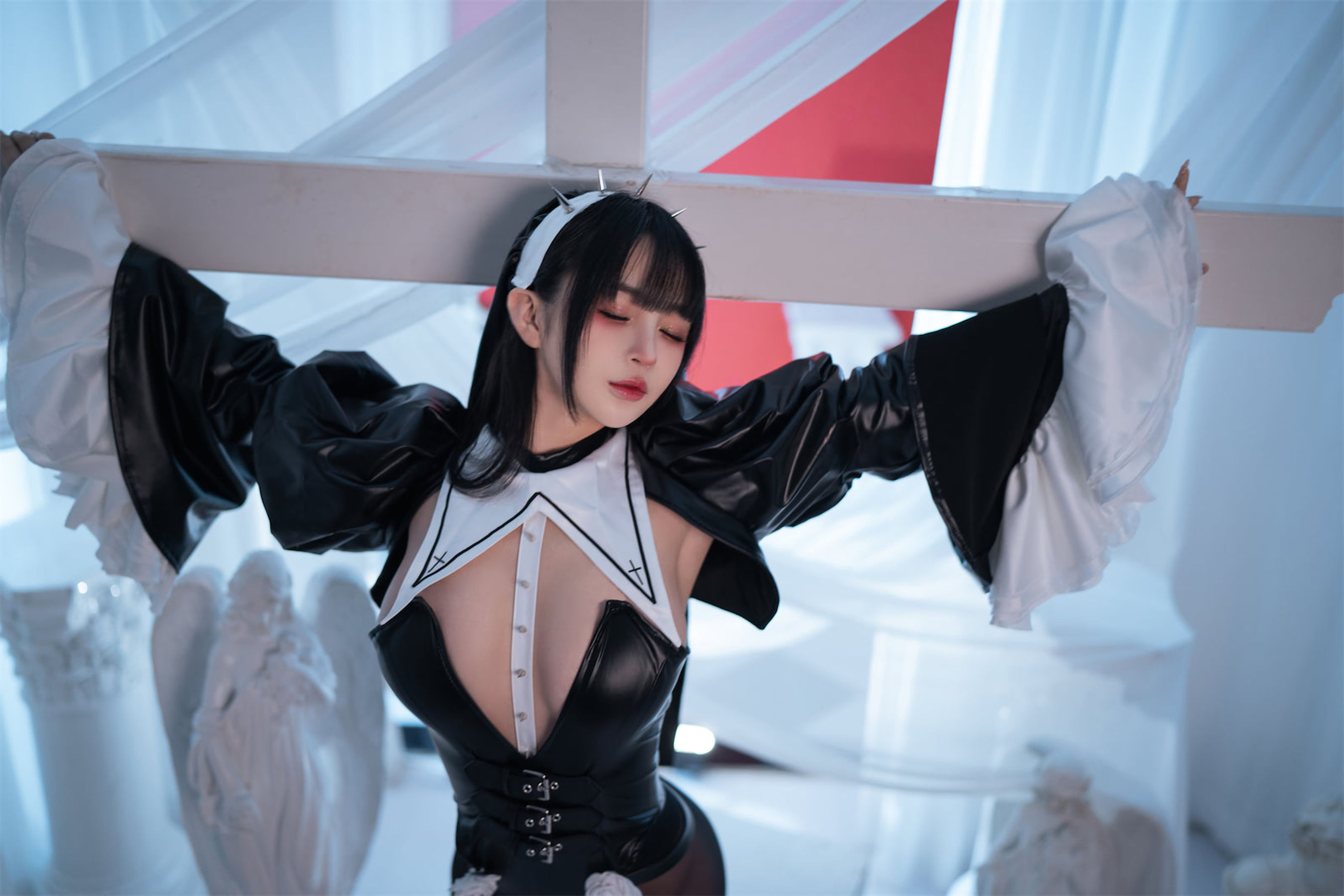 桜井宁宁 – 皮衣修女 [60P]