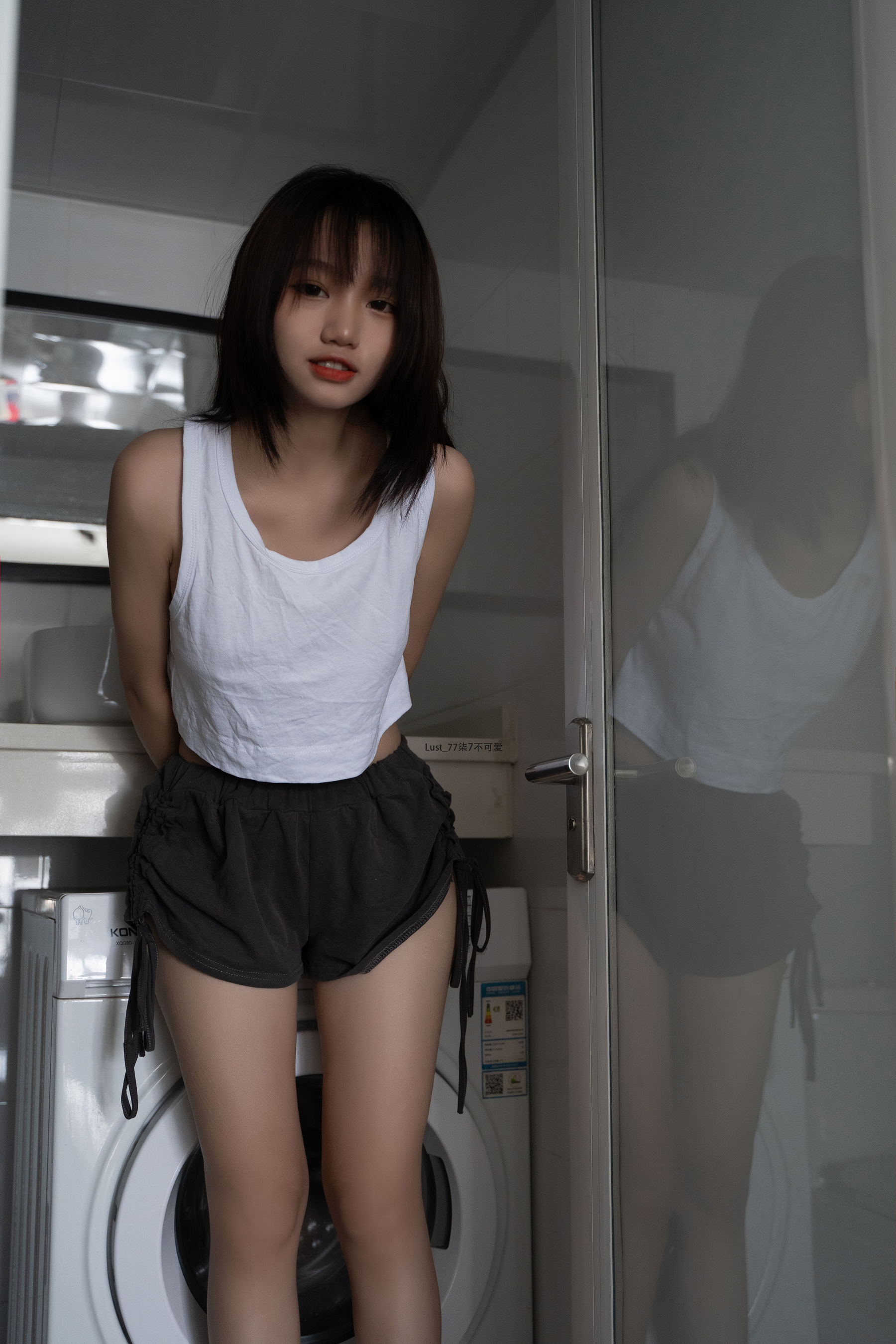 动漫博主柒柒要乖哦 – 初恋背心 [111P]