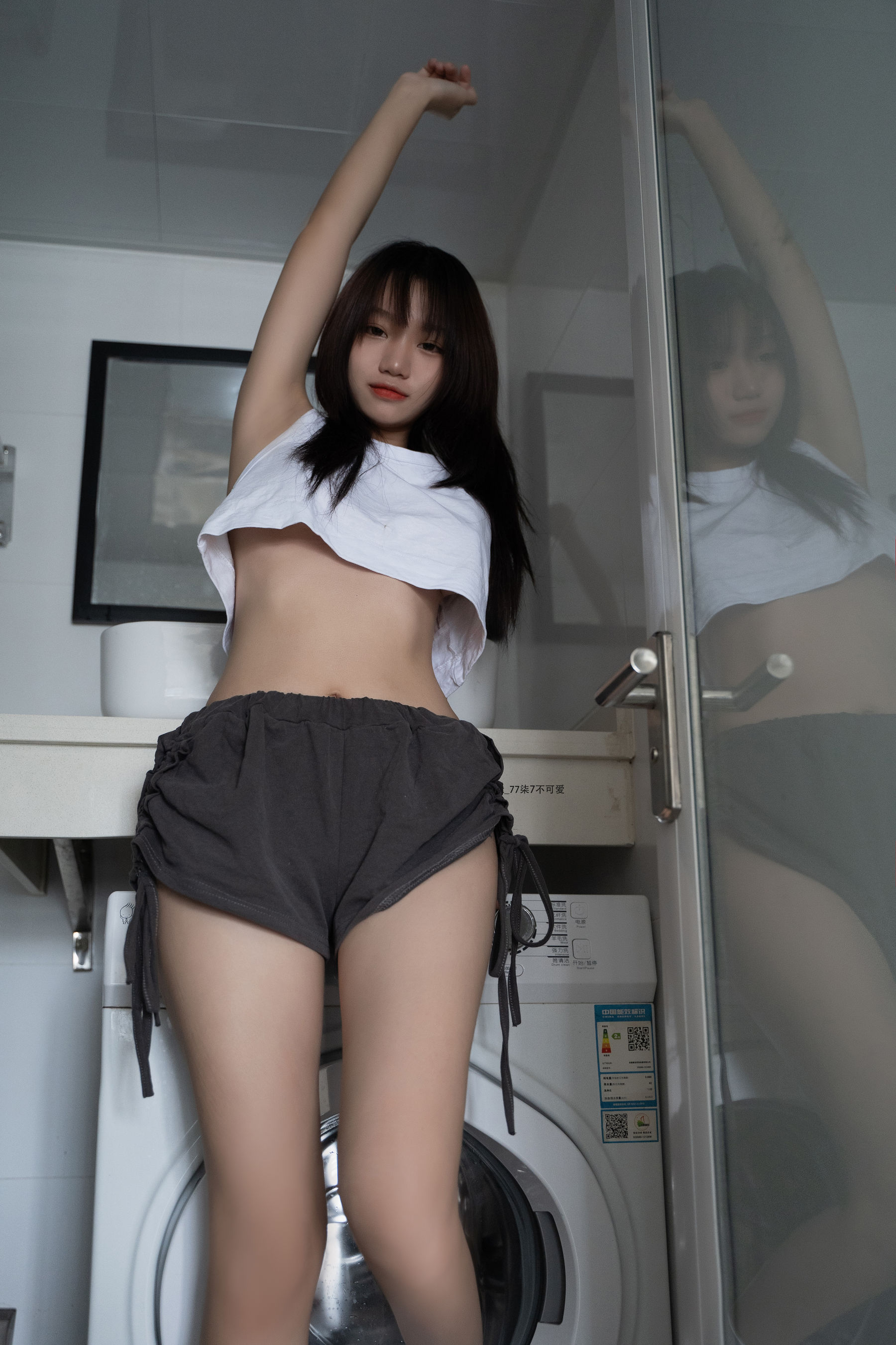 动漫博主柒柒要乖哦 – 初恋背心 [111P]