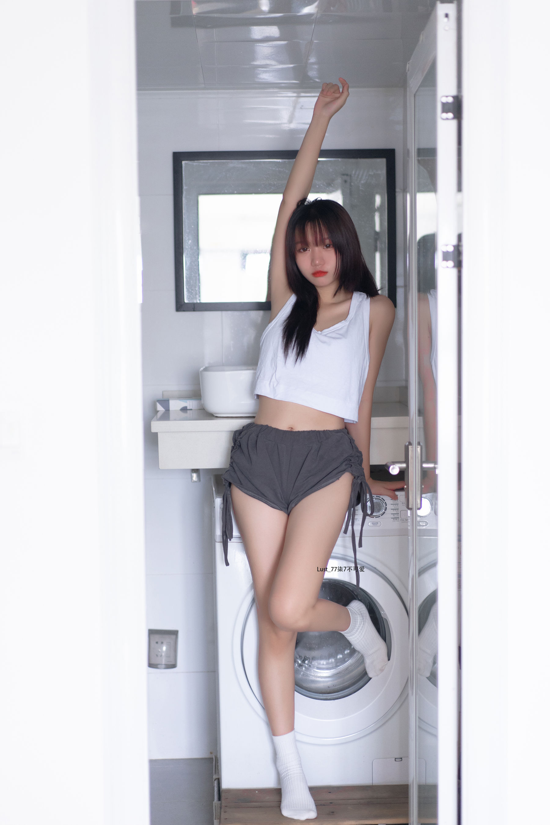 动漫博主柒柒要乖哦 – 初恋背心 [111P]