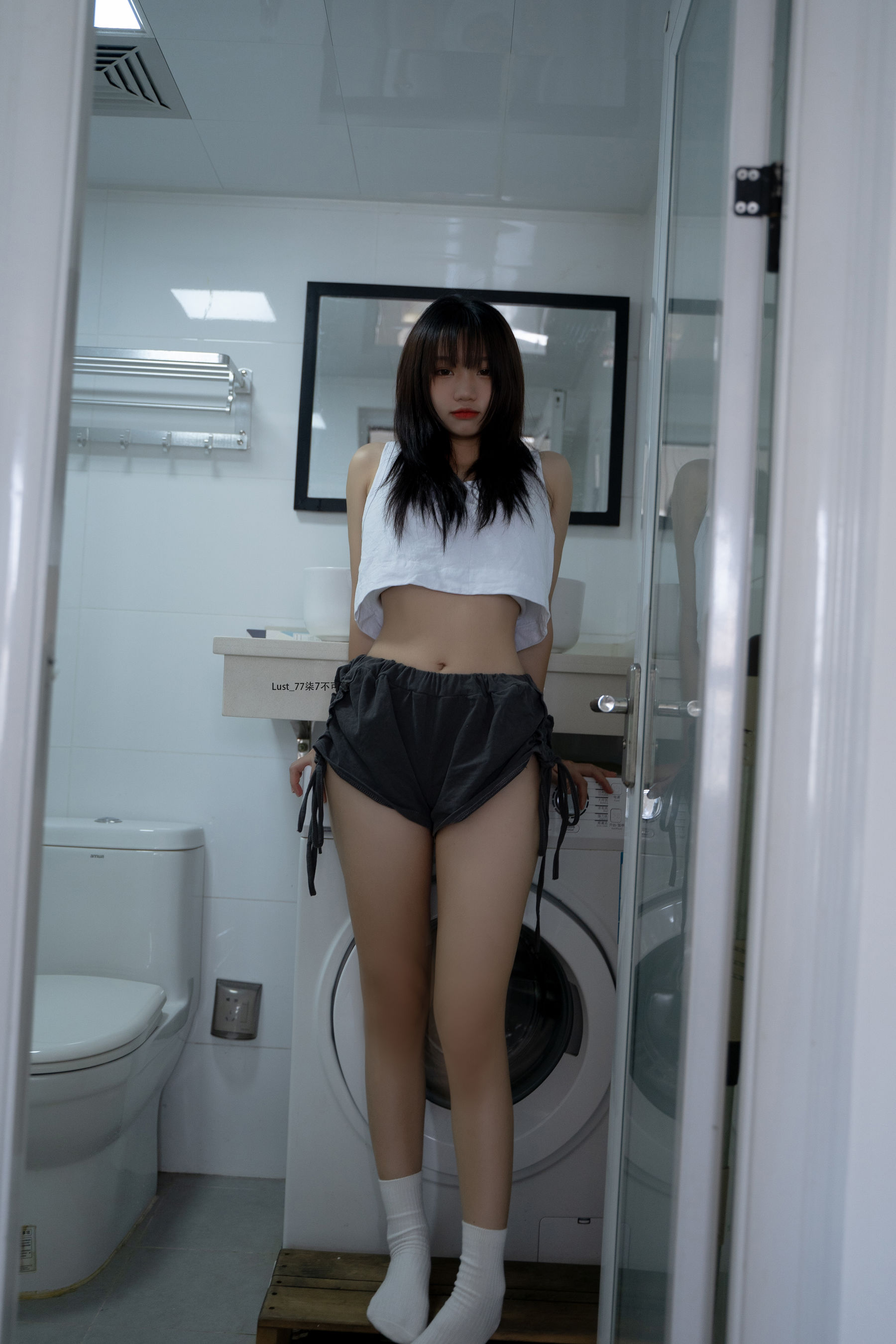 动漫博主柒柒要乖哦 – 初恋背心 [111P]