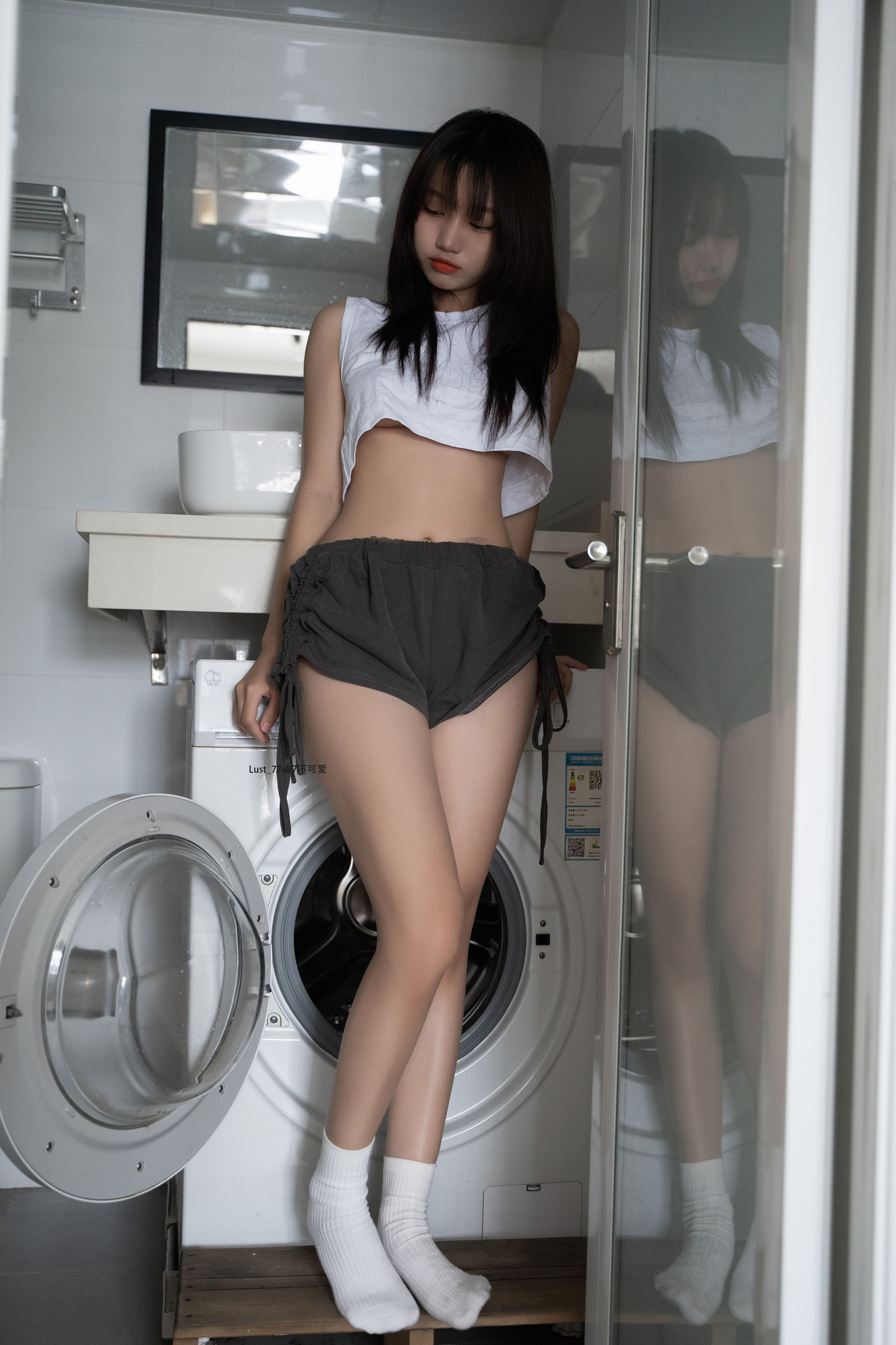 动漫博主柒柒要乖哦 – 初恋背心 [111P]