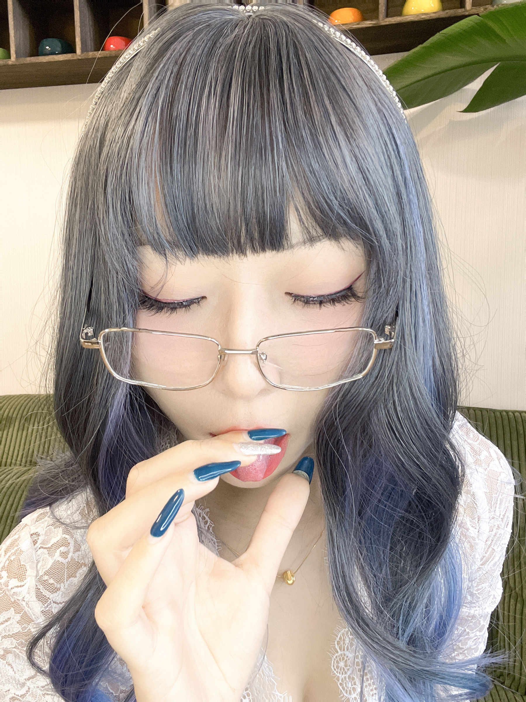 动漫博主Money冷冷 – 白蕾丝长裙 [73P]