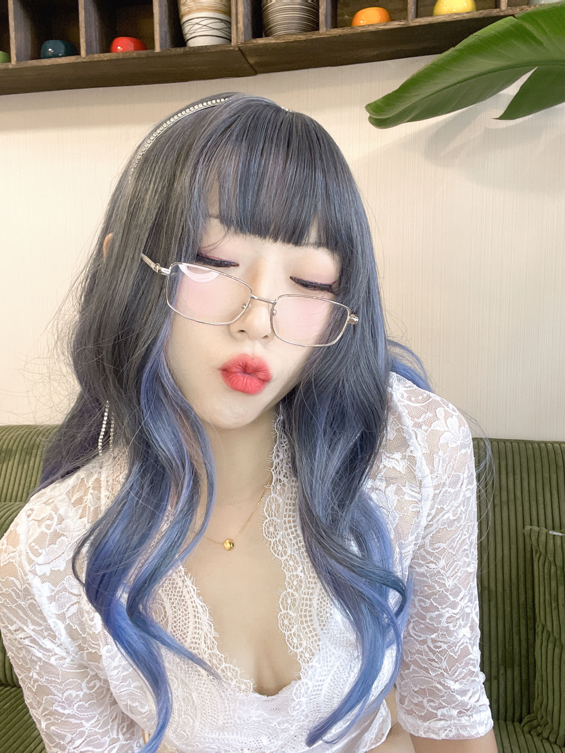 动漫博主Money冷冷 – 白蕾丝长裙 [73P]