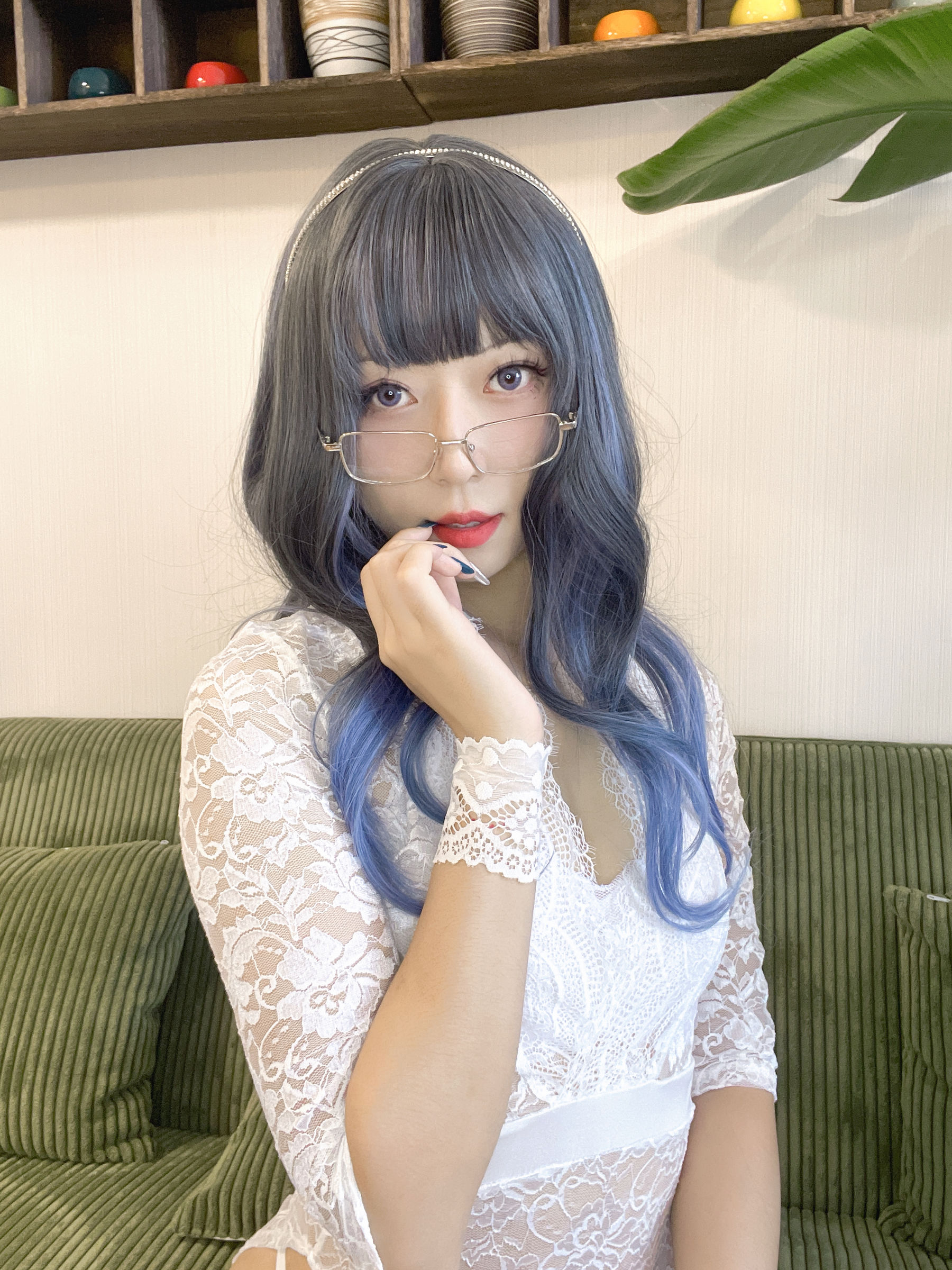 动漫博主Money冷冷 – 白蕾丝长裙 [73P]