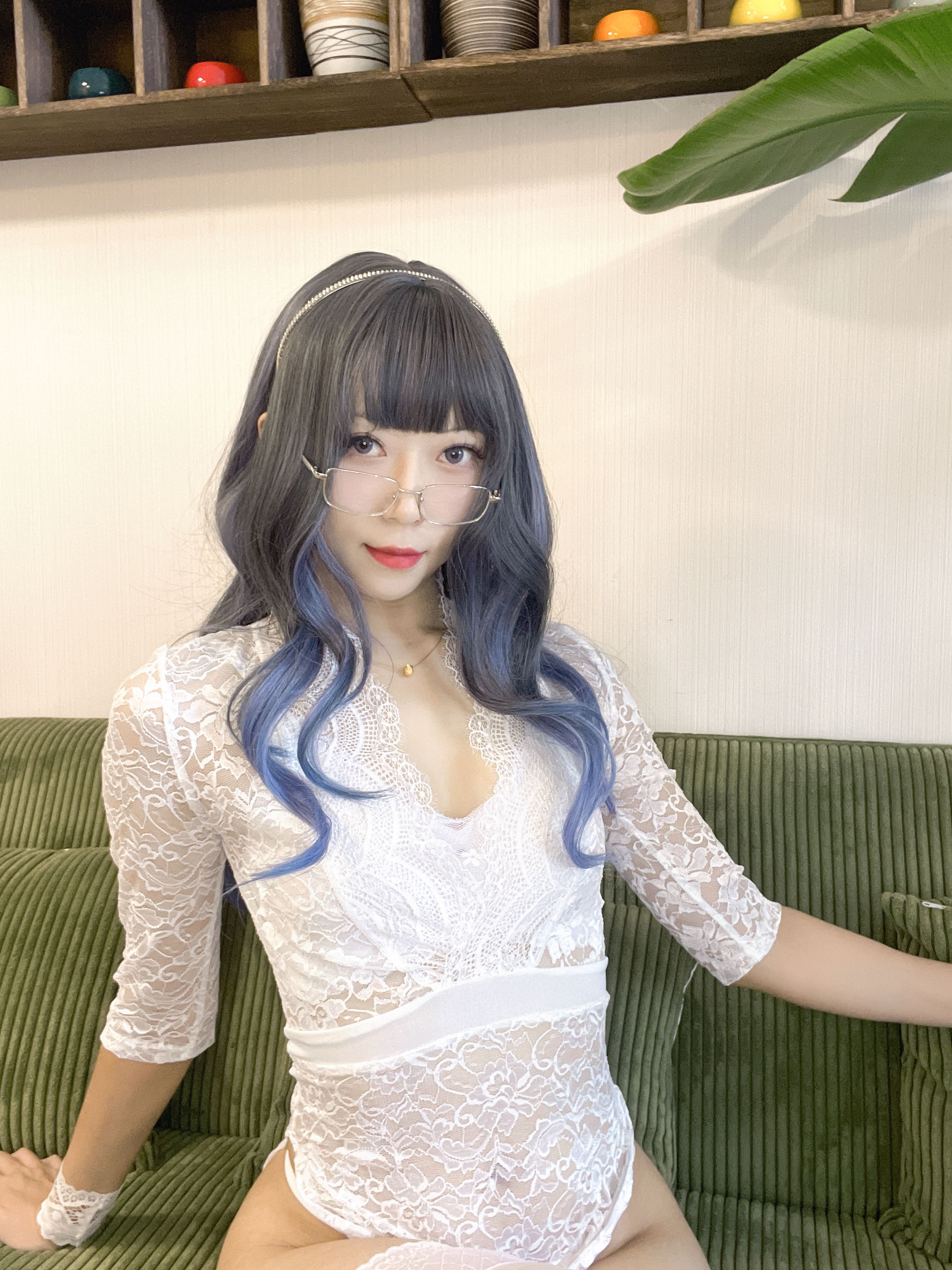 动漫博主Money冷冷 – 白蕾丝长裙 [73P]