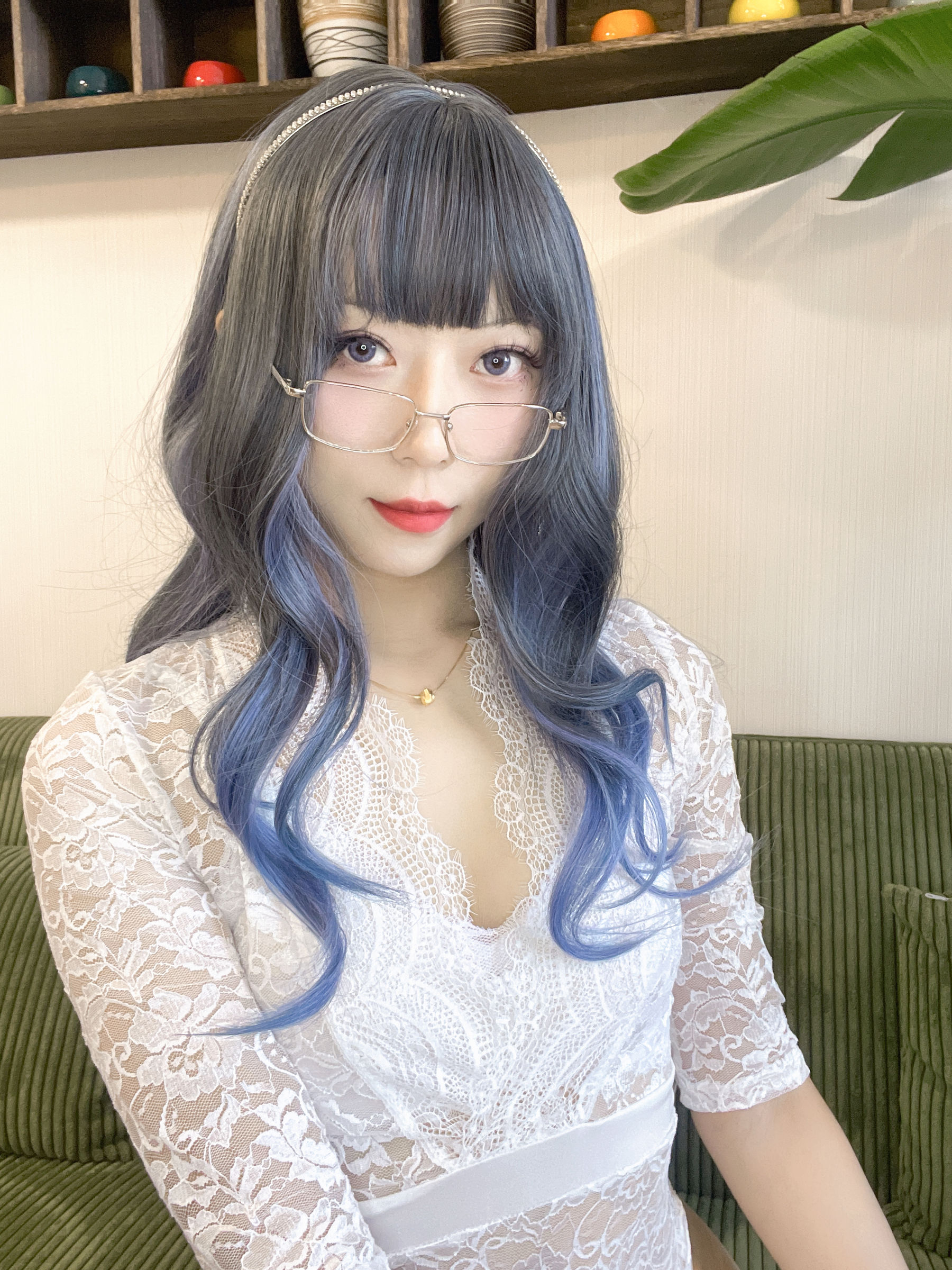 动漫博主Money冷冷 – 白蕾丝长裙 [73P]