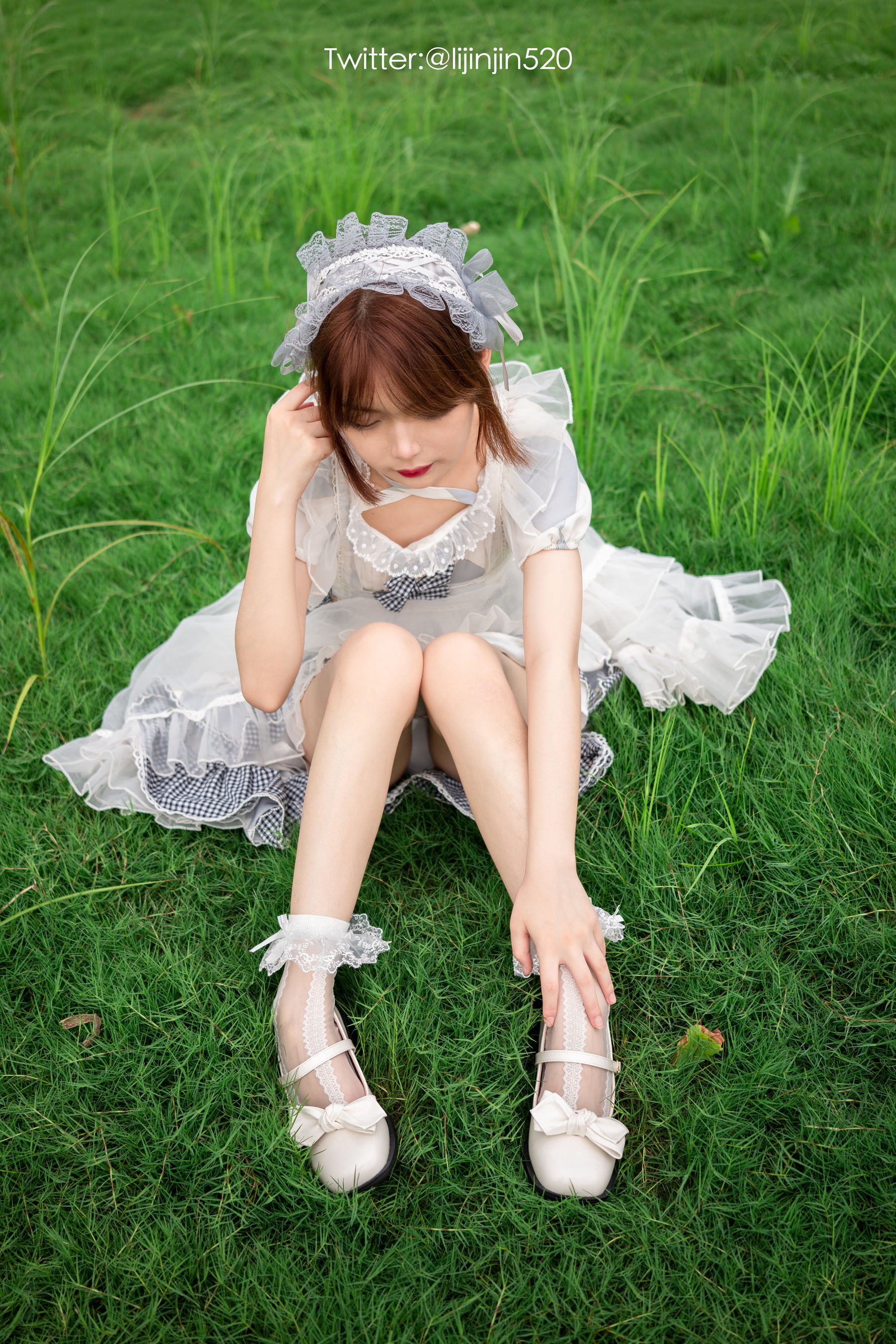 梨瑾瑾 – 草地 [22P]