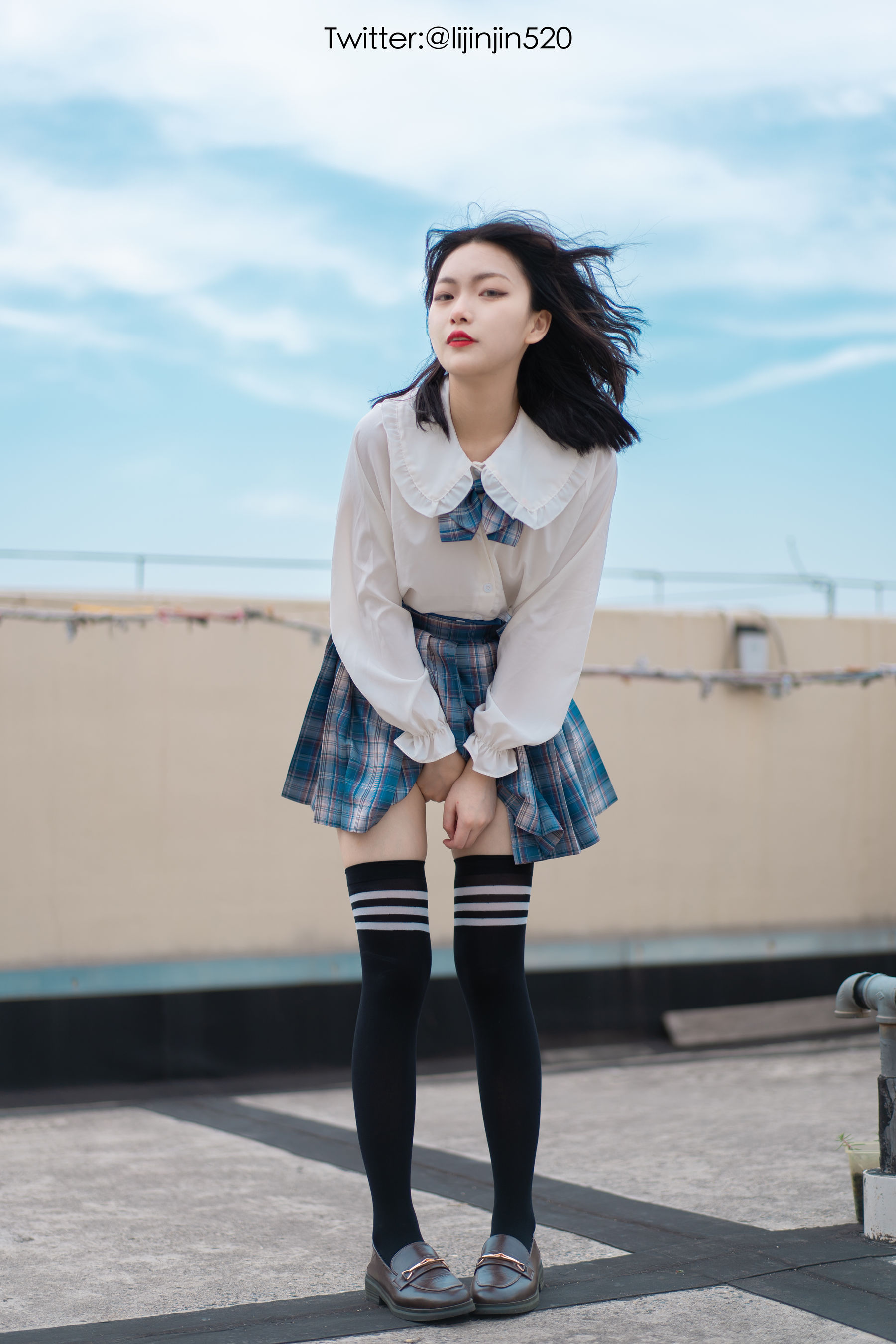 梨瑾瑾 – 户外JK [35P]