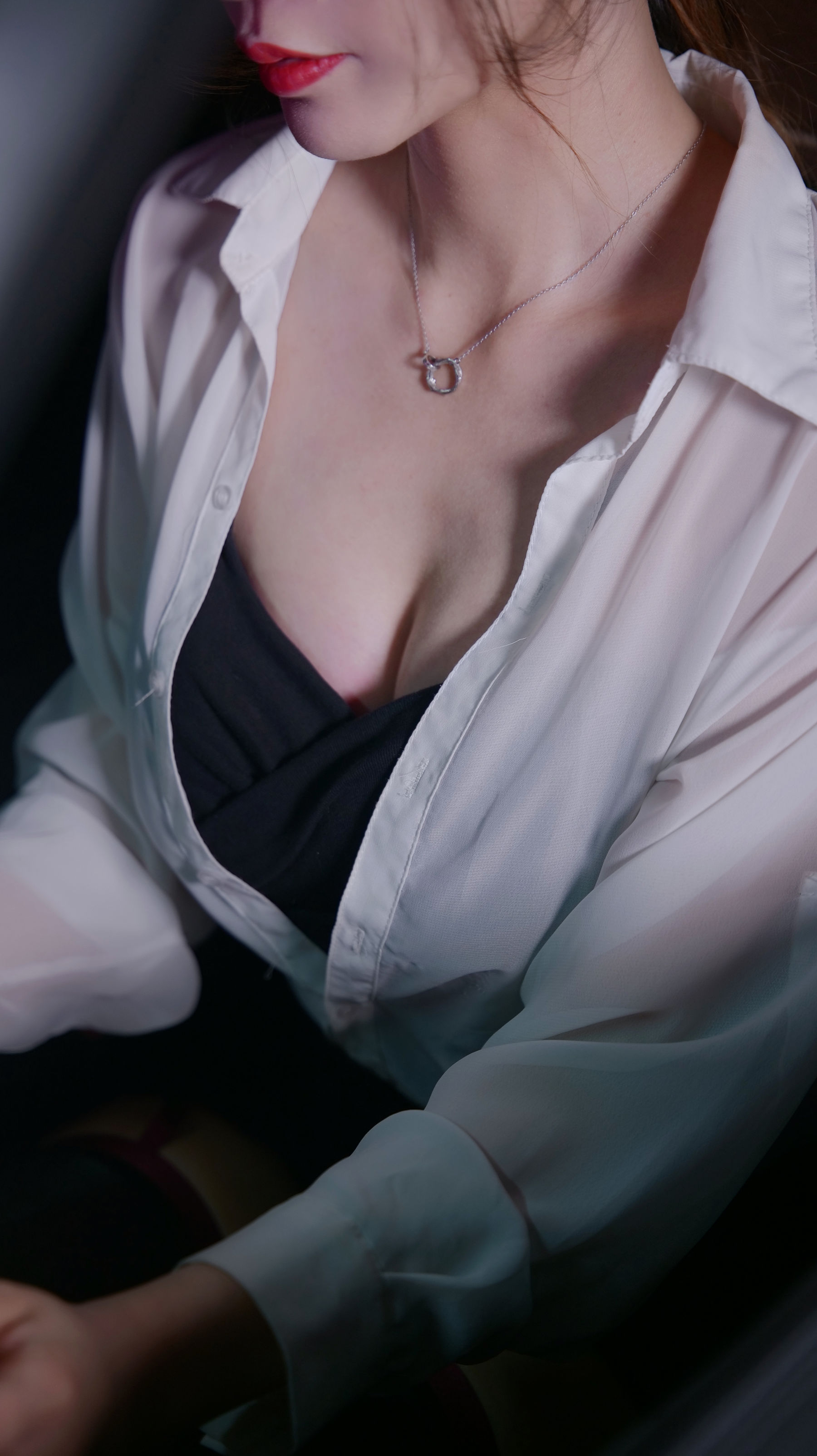 小须须 – 香车美人 [22P]