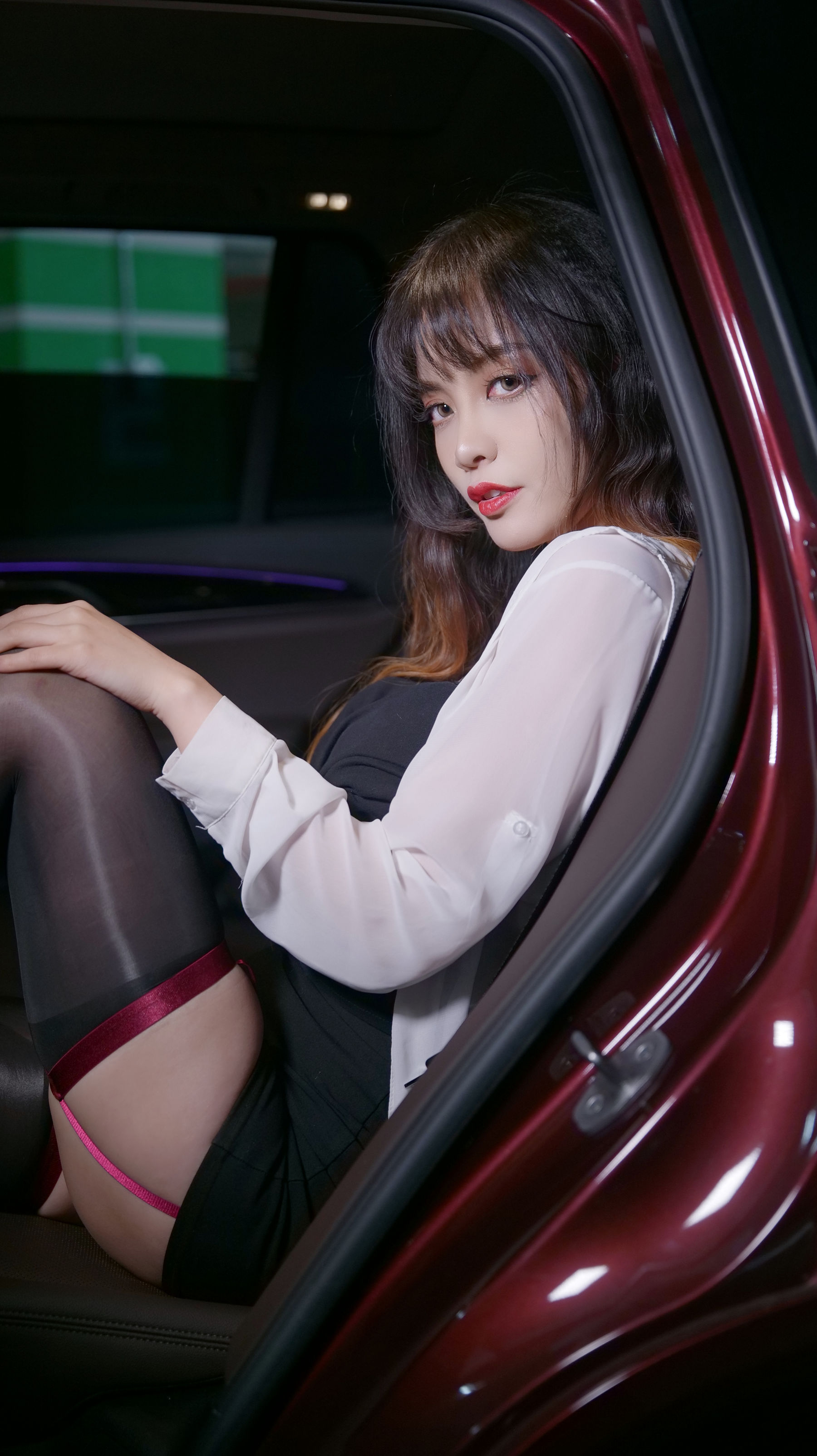 小须须 – 香车美人 [22P]