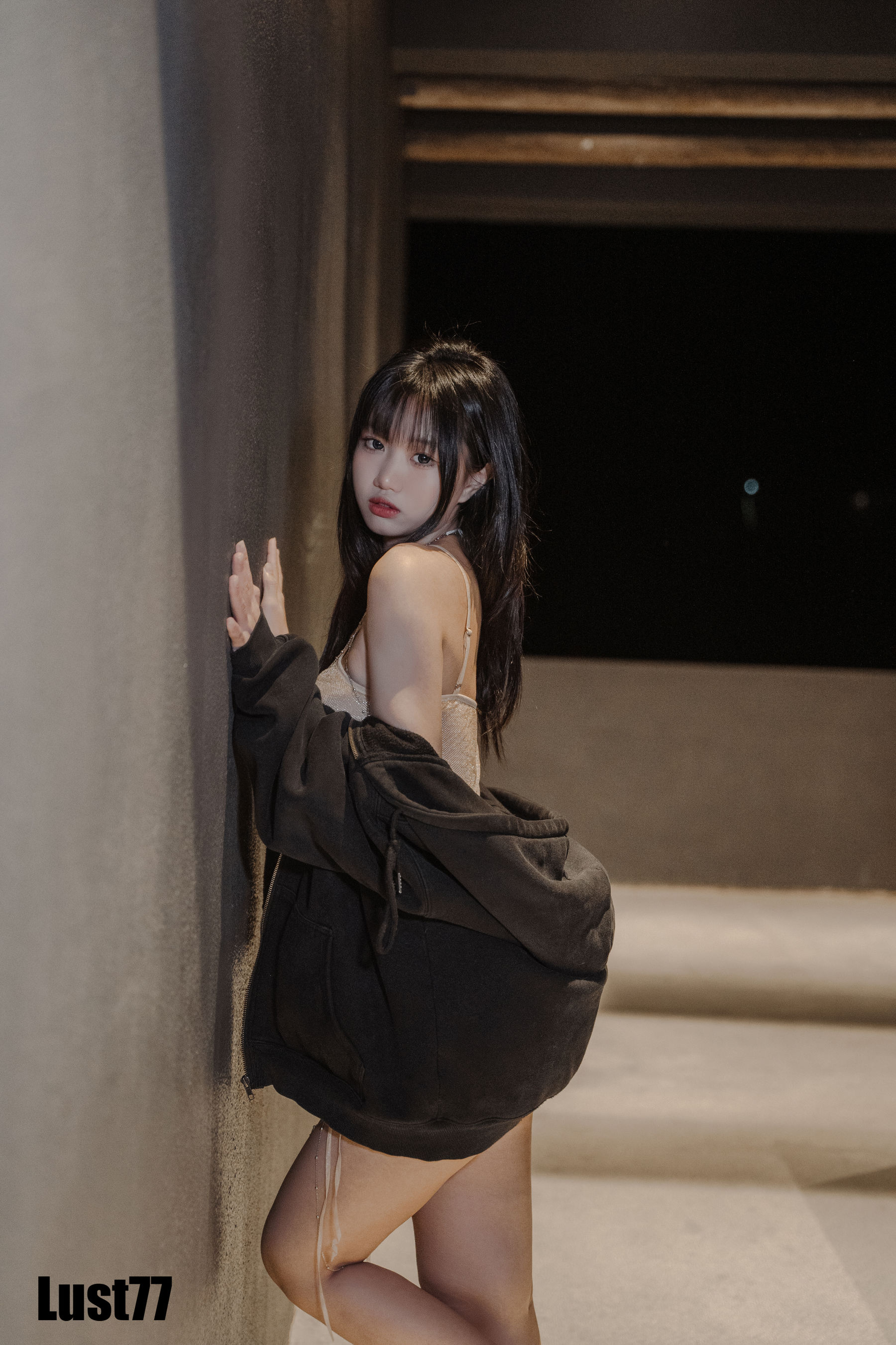 动漫博主柒柒要乖哦 – 纸醉金迷 [90P]