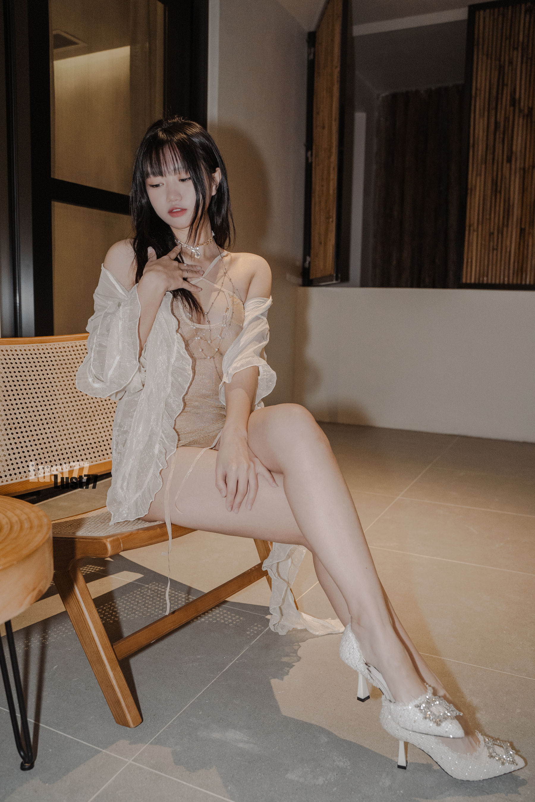 动漫博主柒柒要乖哦 – 纸醉金迷 [90P]