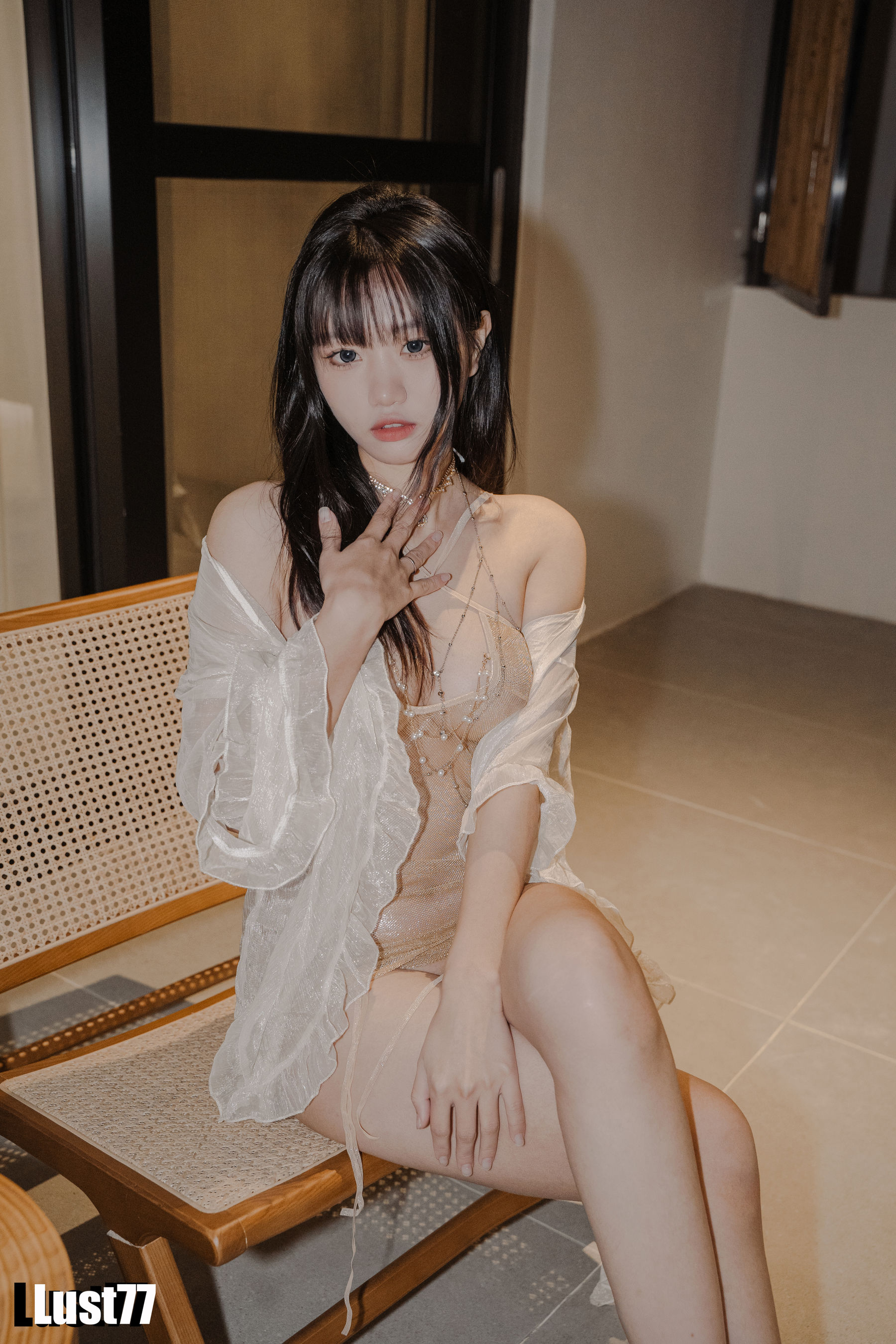 动漫博主柒柒要乖哦 – 纸醉金迷 [90P]