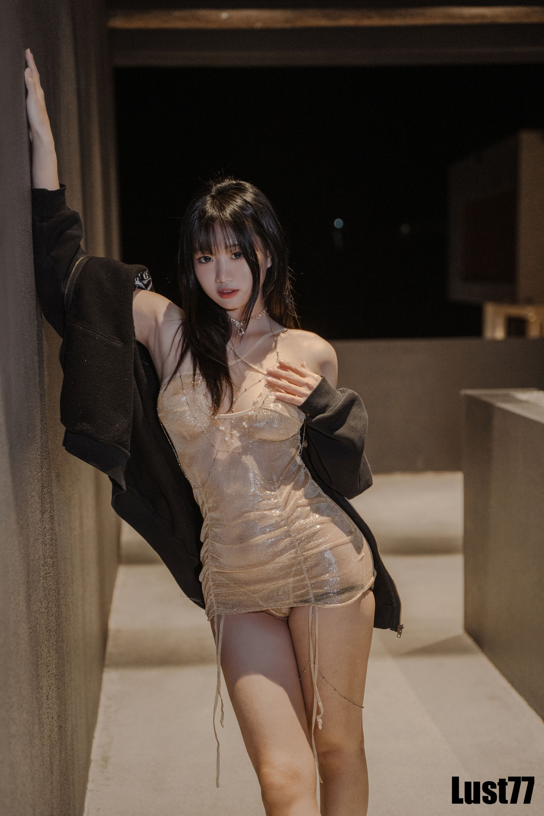 动漫博主柒柒要乖哦 – 纸醉金迷 [90P]