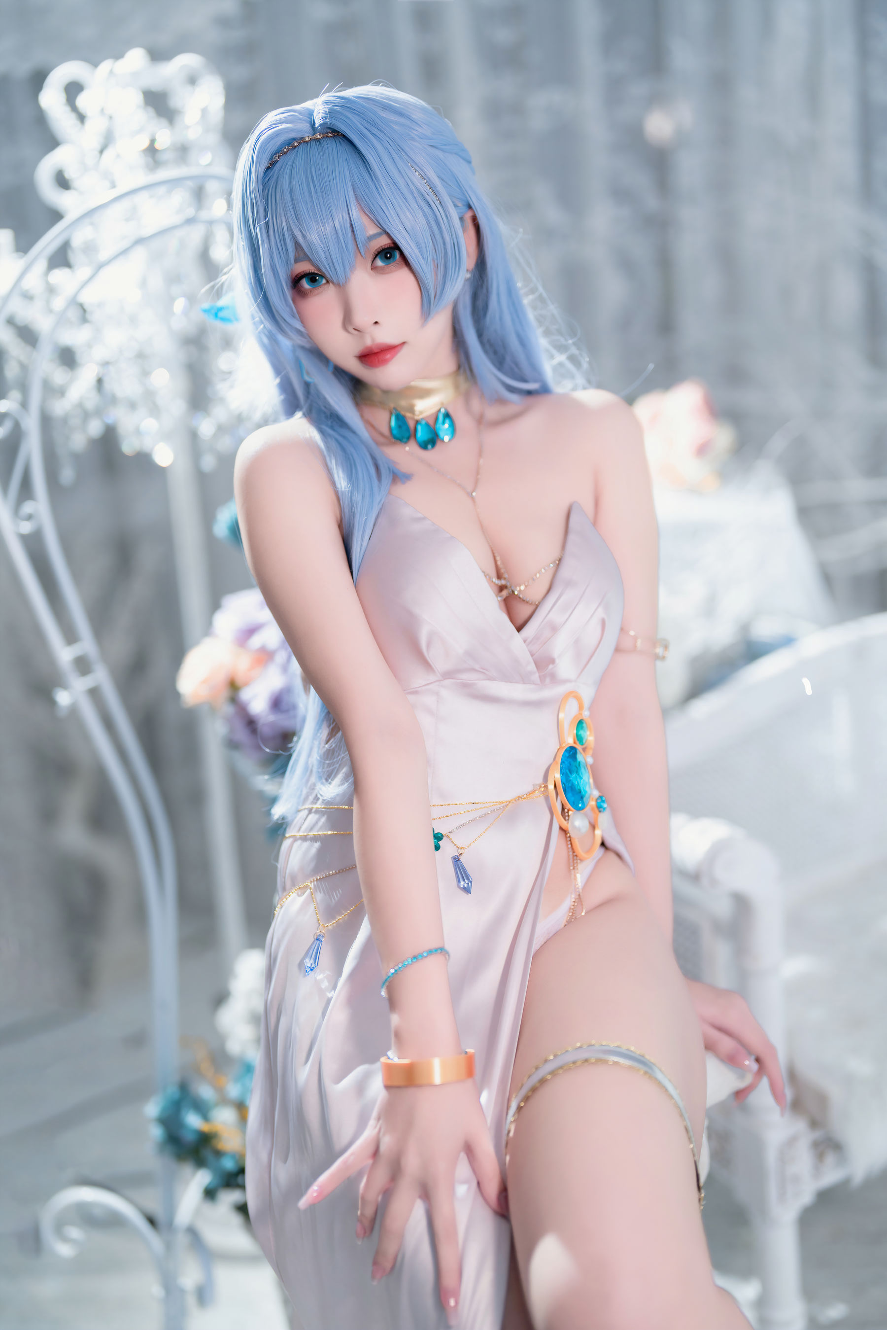 宫本桜 – Nikke胜利女神 海伦娜礼服 [19P]