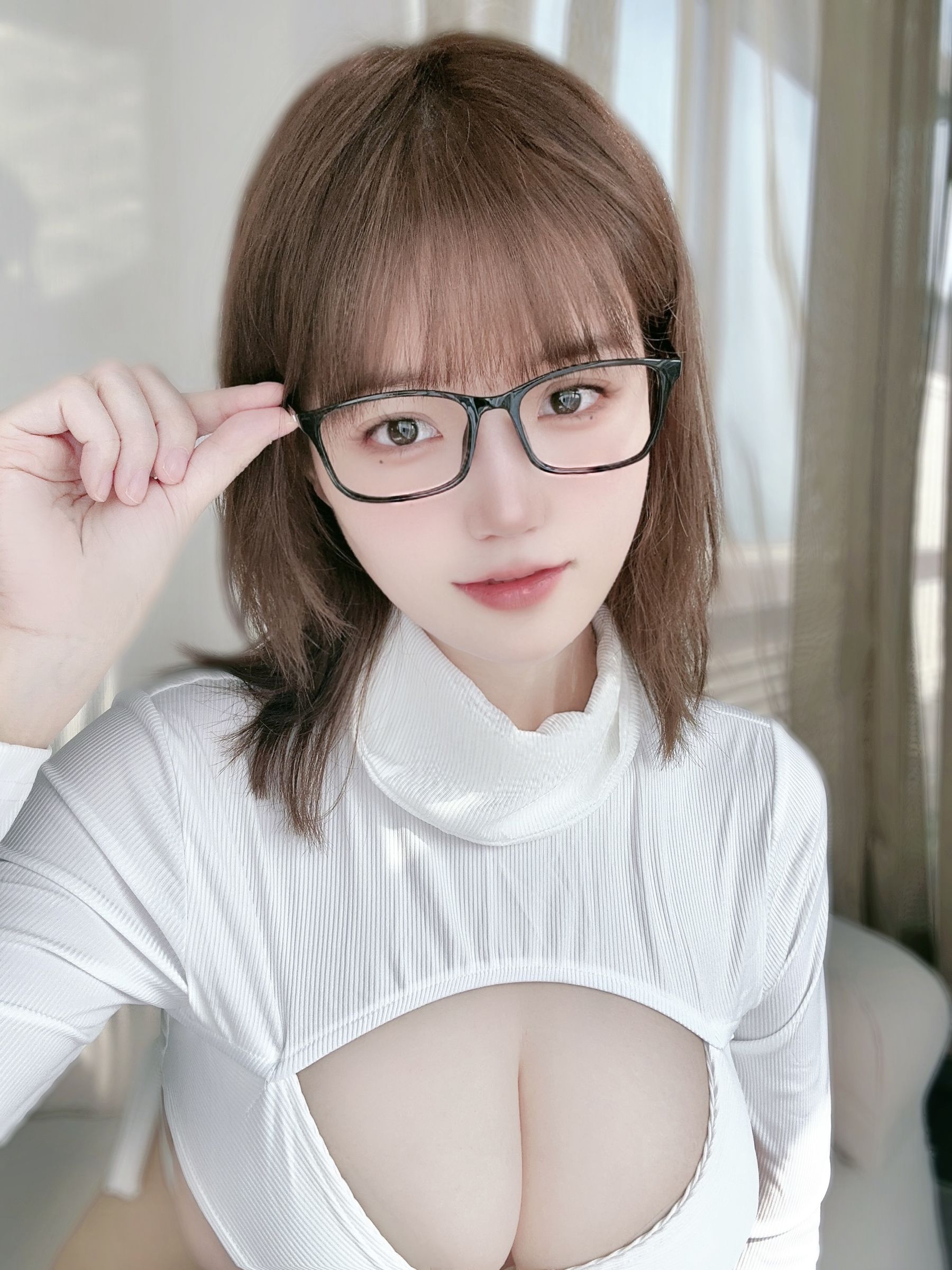 动漫博主小仓千代w 2023年03月 fantia白色绑带 [14P]